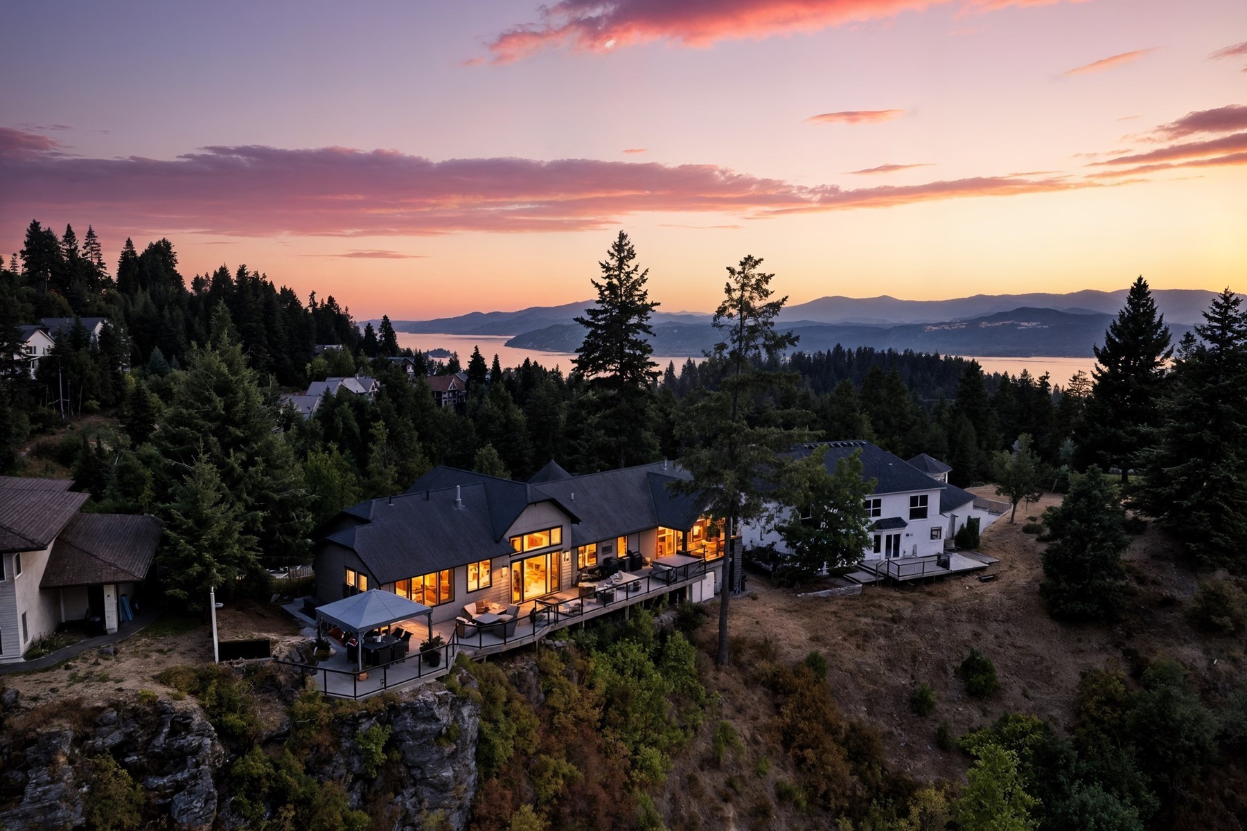  Stunning Contemporary Home with Lake Views - 物件實景