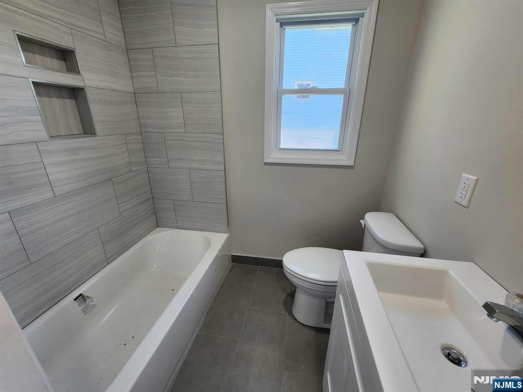 Passaic, New Jersey, 07055, United States, 5 Bedrooms Bedrooms, ,2 BathroomsBathrooms,Residential,For Sale,1975134