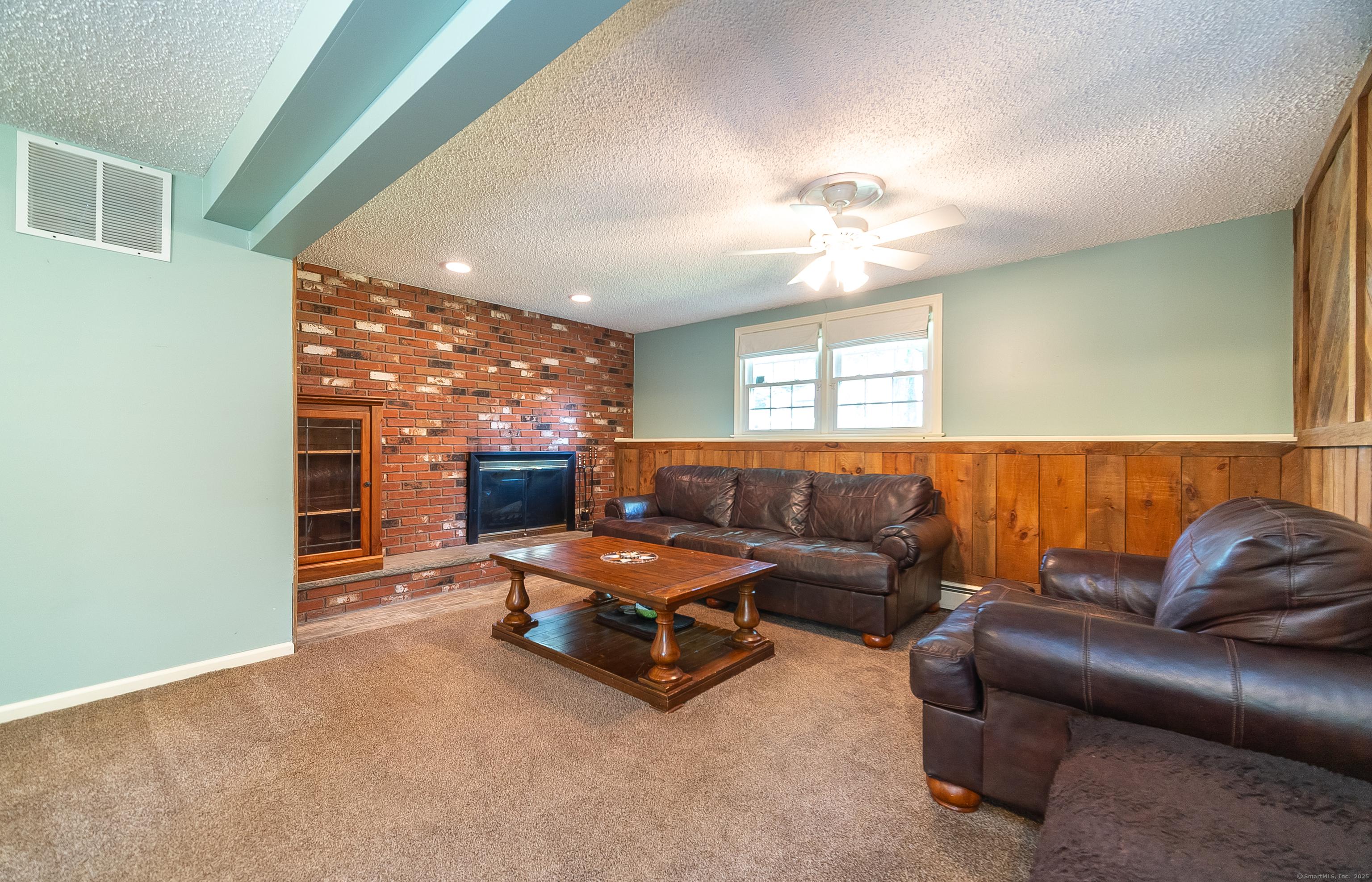 Southington, Connecticut, 06489, United States, 4 Bedrooms Bedrooms, ,4 BathroomsBathrooms,Residential,For Sale,1938423