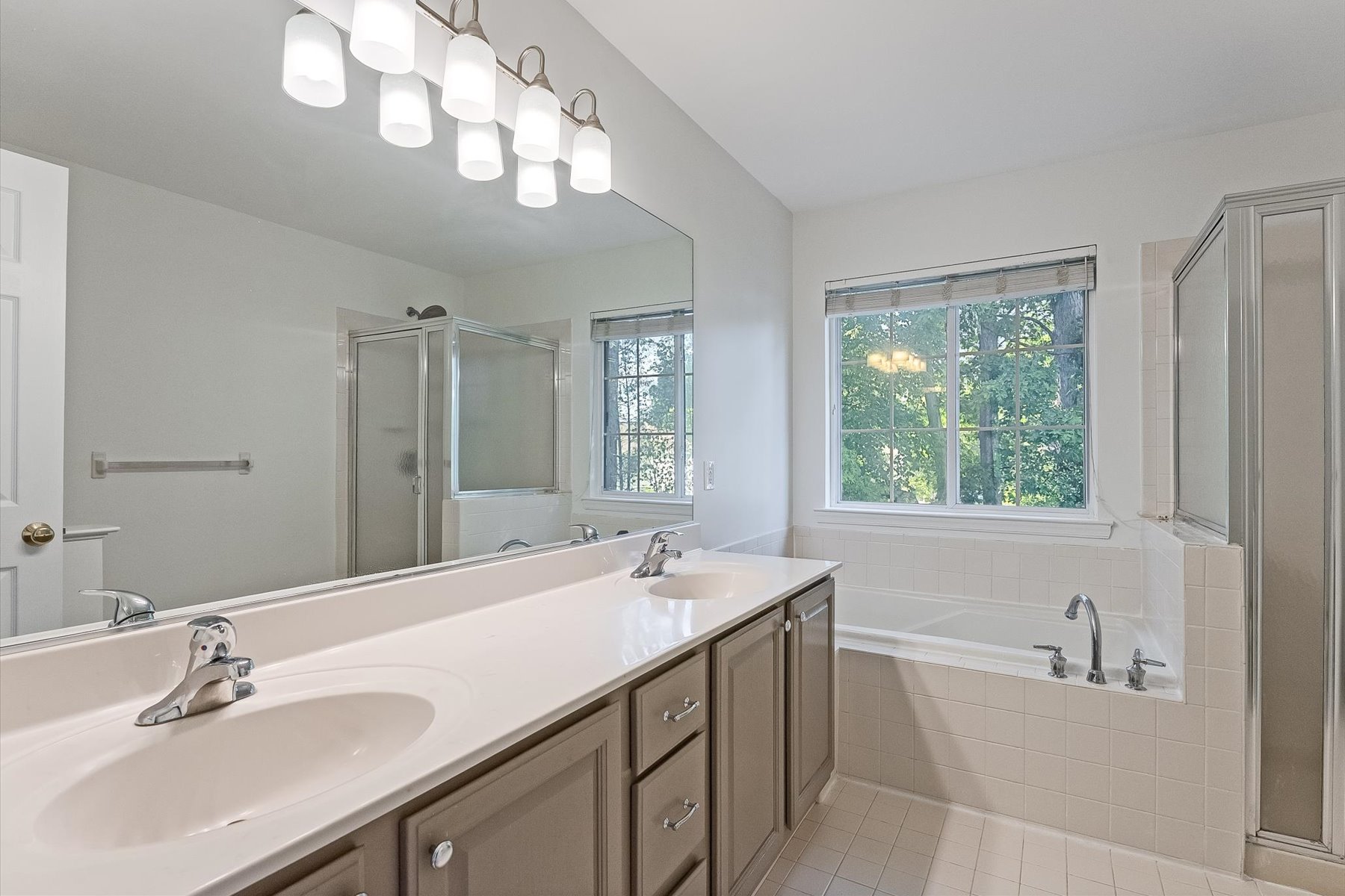  ?Country Oaks? Colonial Home Provides Comfort and Space in a Great Location - 物件實景