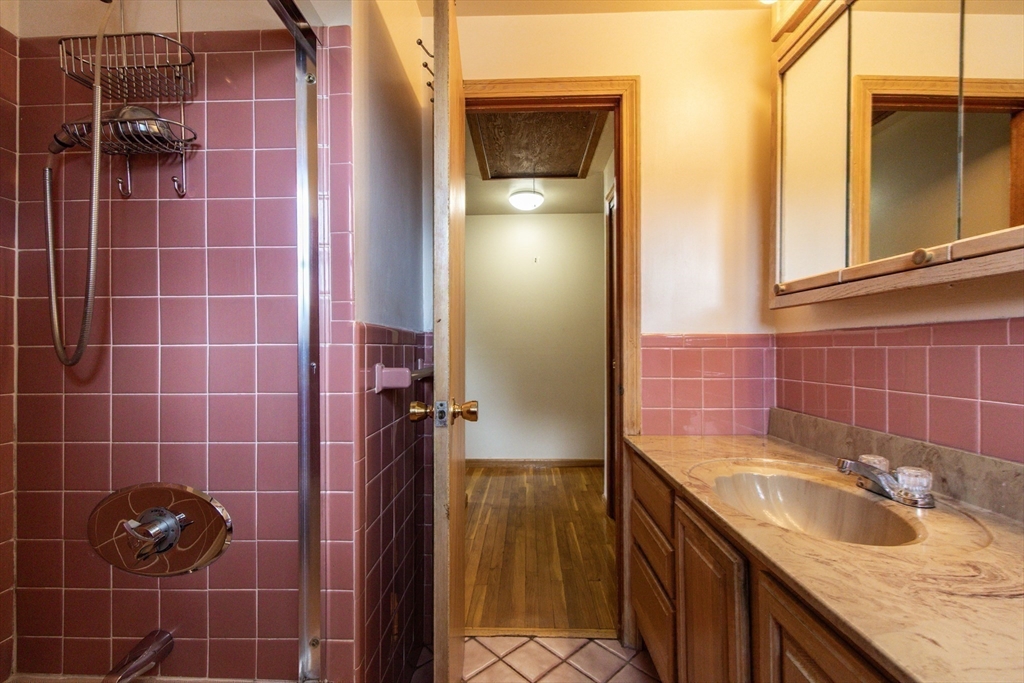 Stoughton, Massachusetts, 02072, United States, 4 Bedrooms Bedrooms, ,2 BathroomsBathrooms,Residential,For Sale,1976018