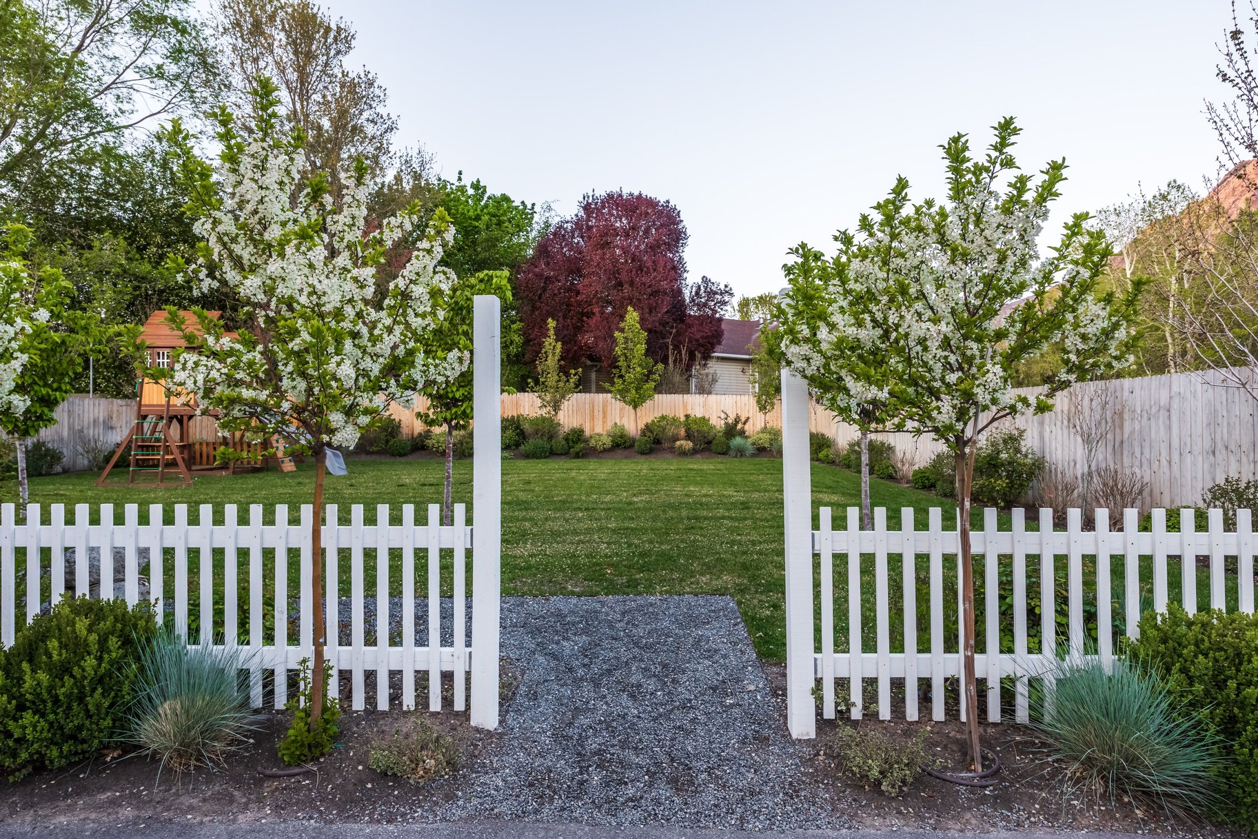  Timeless Colonial Charm Meets Refined Modern Luxury In This Storybook Retreat - 物件實景