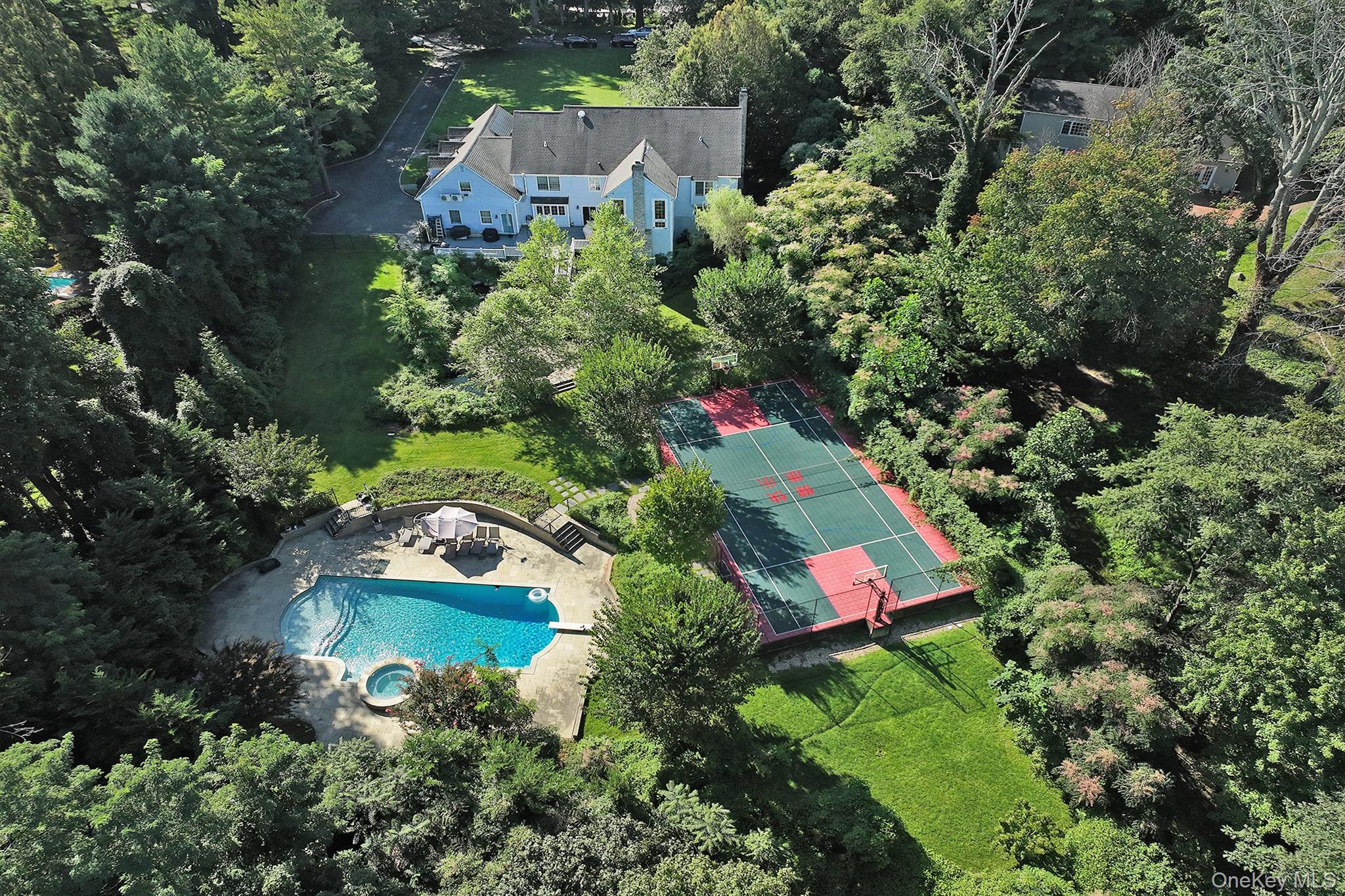 Saw Mill Ln, Cold Spring Harbor, NY 11724