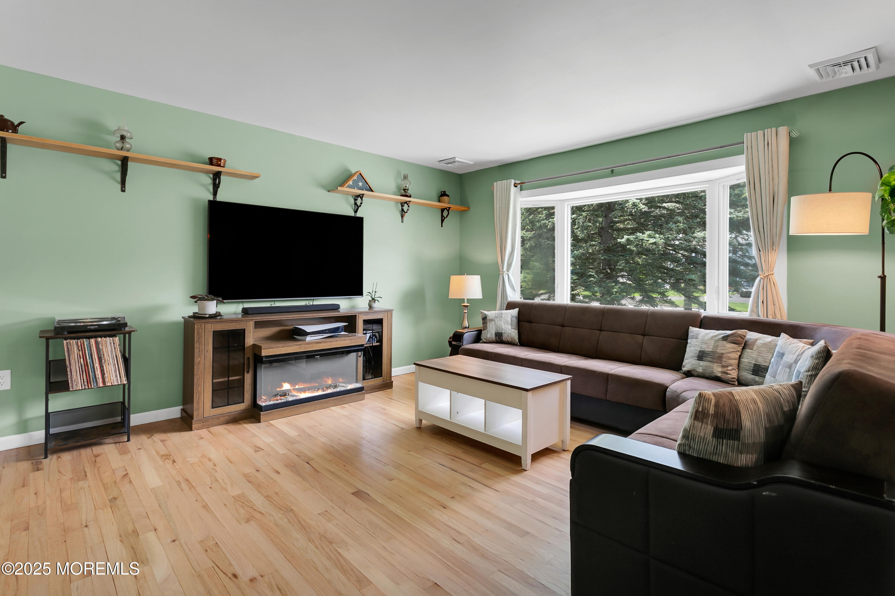 Atlantic Highlands, New Jersey, 07716, United States, 3 Bedrooms Bedrooms, ,2 BathroomsBathrooms,Residential,For Sale,1921380