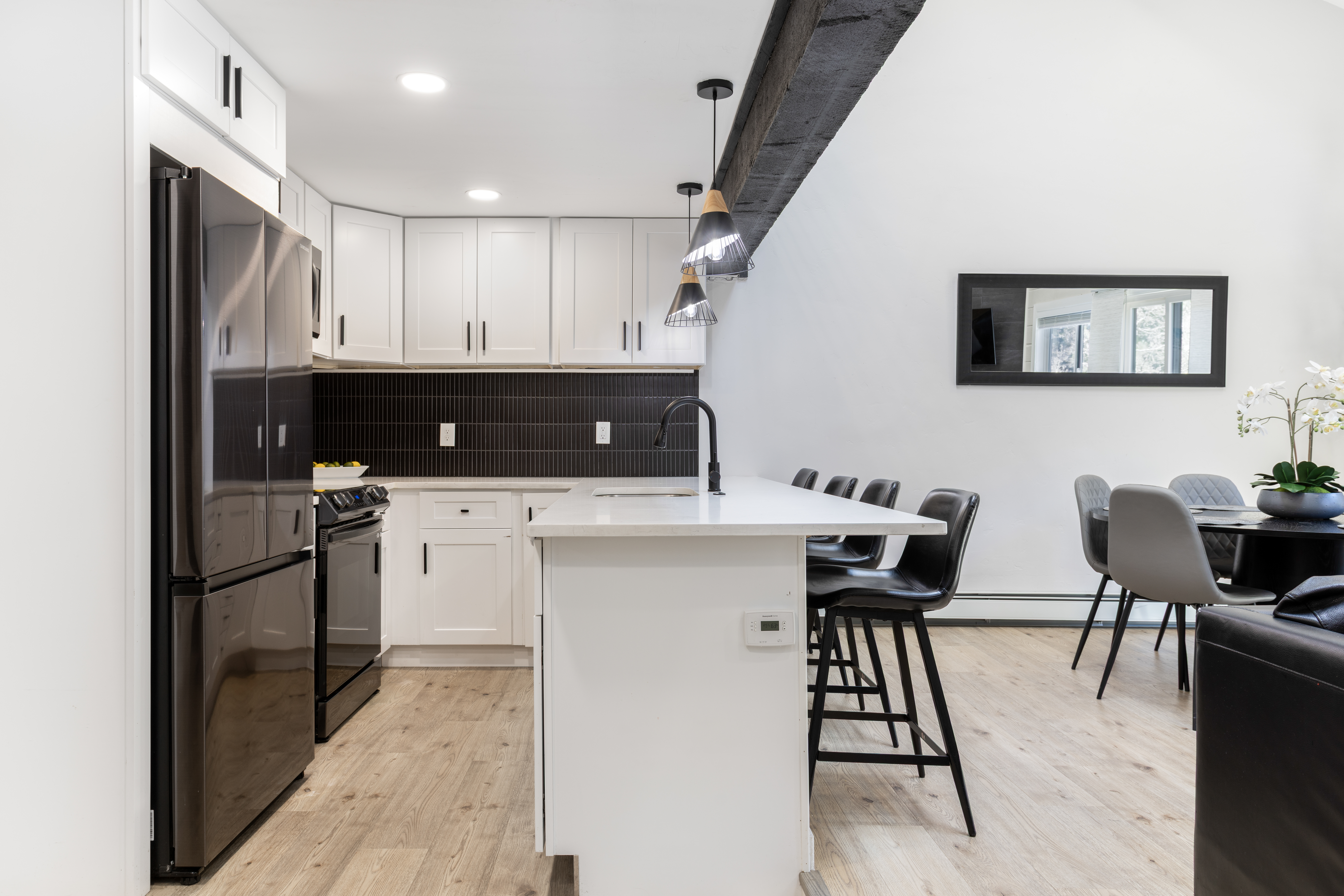  Beautifully Renovated Residence in the Interlochen Neighborhood - 物件實景
