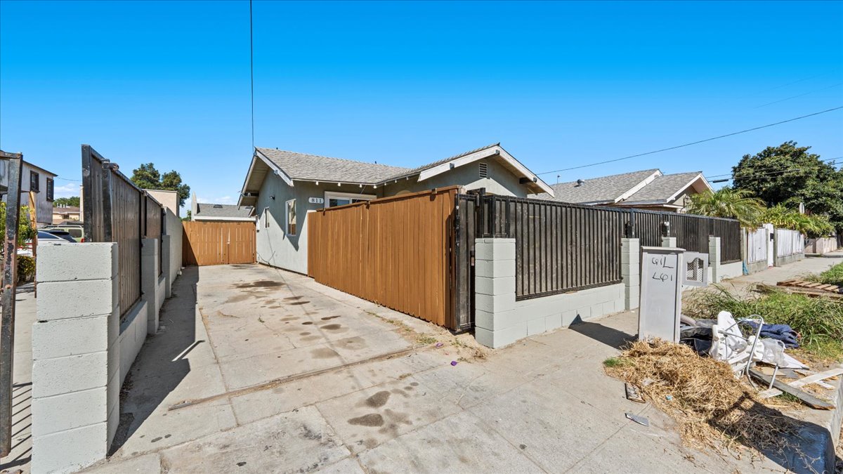 Compton, California, 90220, United States, 3 Bedrooms Bedrooms, ,2 BathroomsBathrooms,Residential,For Sale,1943002