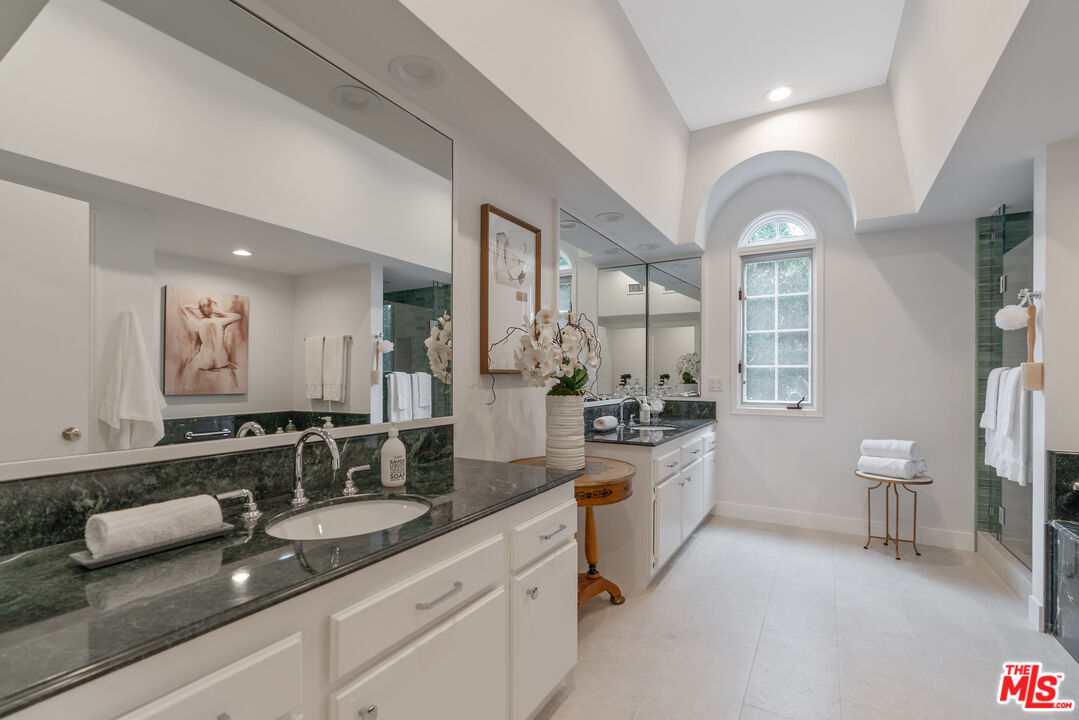 Los Angeles, California, 90067, United States, 2 Bedrooms Bedrooms, ,3 BathroomsBathrooms,Residential,For Sale,1901982
