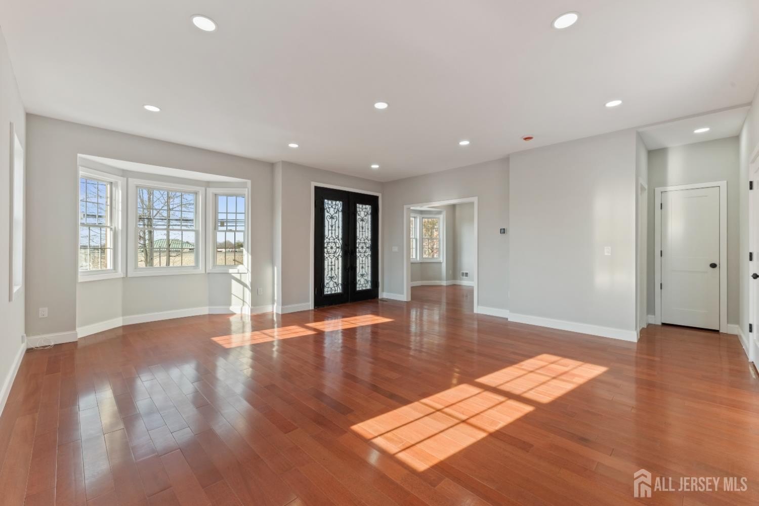 Edison, New Jersey, 08820, United States, 5 Bedrooms Bedrooms, ,5 BathroomsBathrooms,Residential,For Sale,2005259