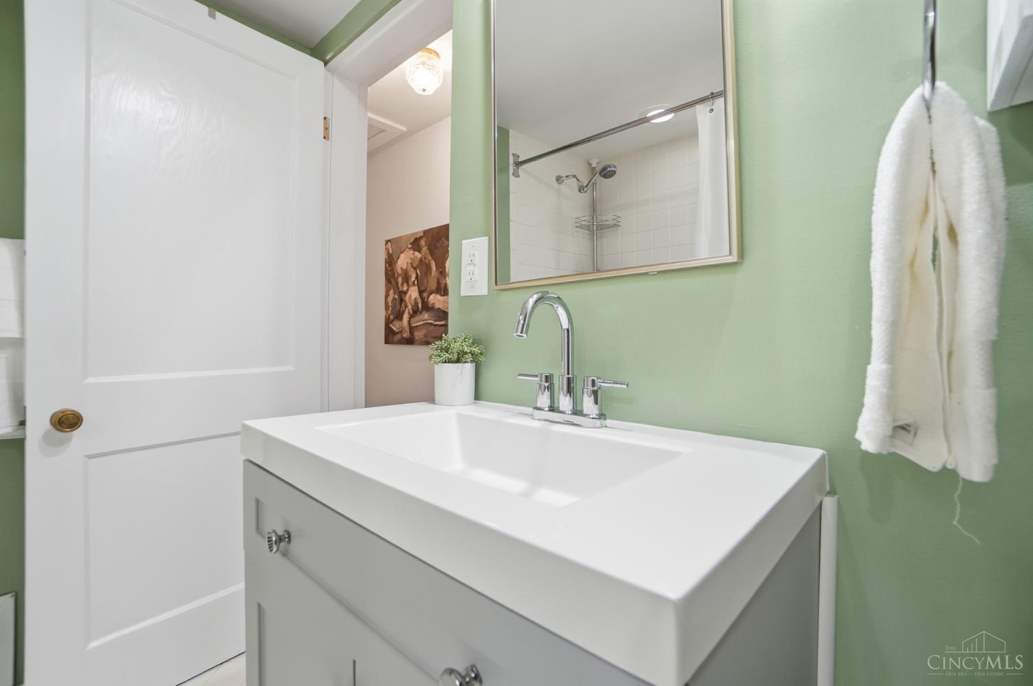 Cincinnati, Ohio, 45227, United States, 3 Bedrooms Bedrooms, ,2 BathroomsBathrooms,Residential,For Sale,1989456