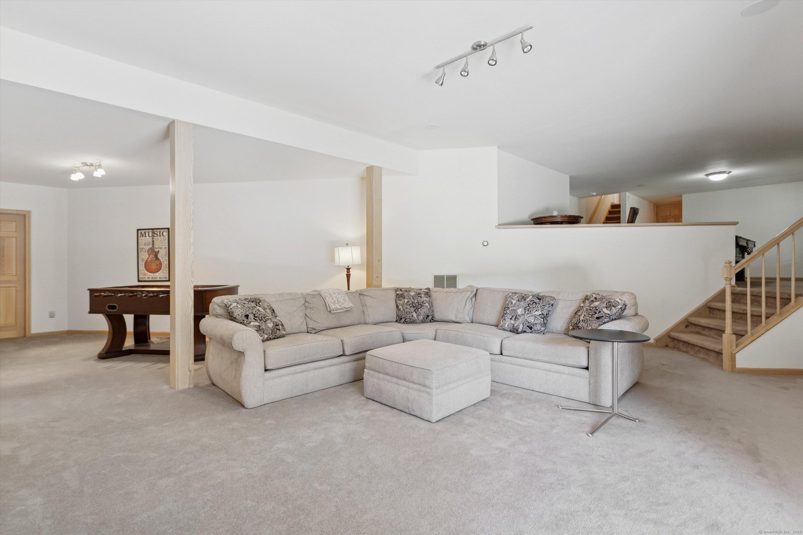 Stamford, Connecticut, 06903, United States, 5 Bedrooms Bedrooms, ,5 BathroomsBathrooms,Residential,For Sale,1976507