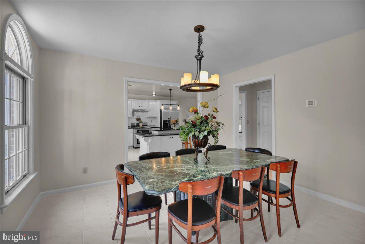 Lebanon, Pennsylvania, 17042, United States, 5 Bedrooms Bedrooms, ,4 BathroomsBathrooms,Residential,For Sale,1965418