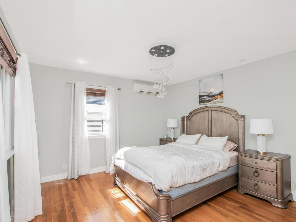 Yonkers, New York, 10704, United States, 4 Bedrooms Bedrooms, ,4 BathroomsBathrooms,Residential,For Sale,1977850