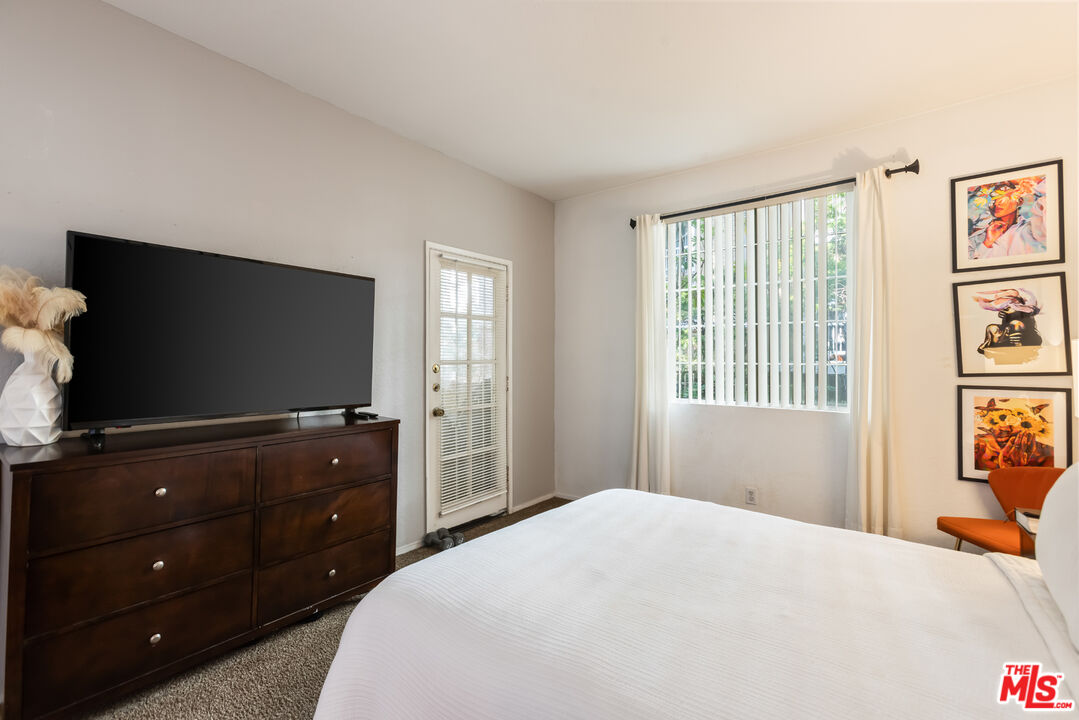 Playa Del Rey, California, 90293, United States, 1 Bedroom Bedrooms, ,1 BathroomBathrooms,Residential,For Sale,1940076