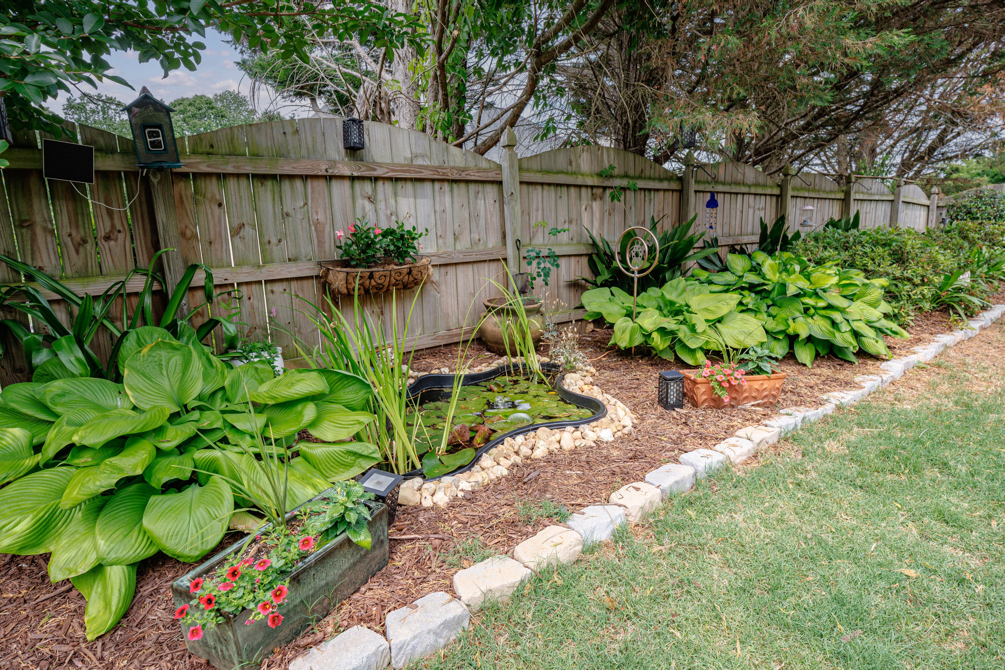  Beautifully Updated and Well Maintained Home in Sought-after Highcroft Community - 物件實景