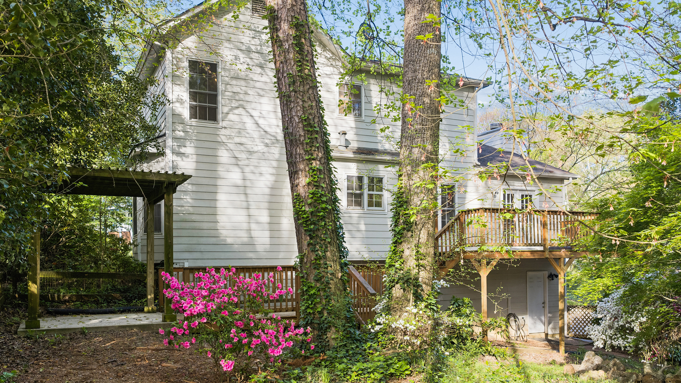  Tree-Lined Traditional in Sought-After Brookwood School District - 物件實景