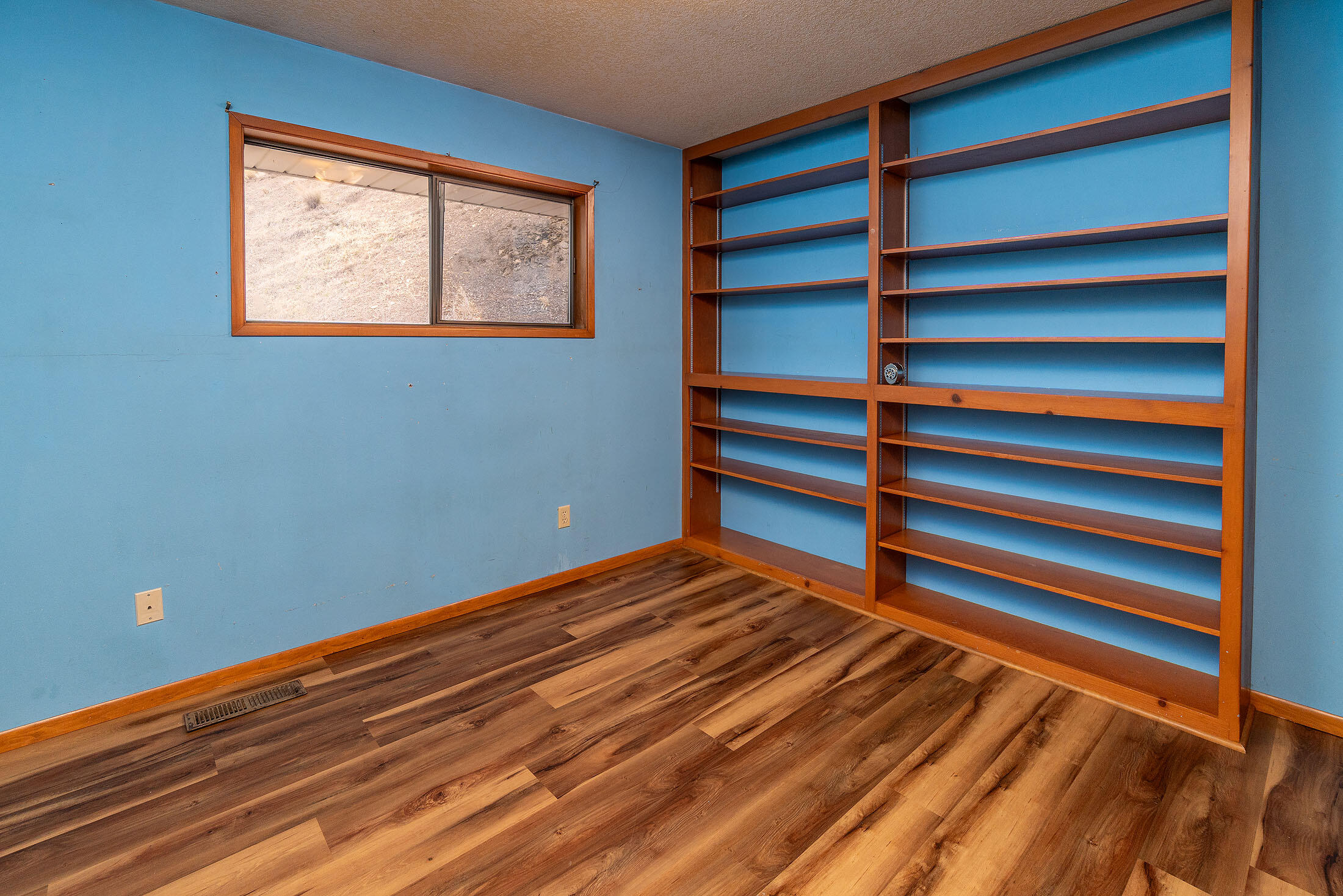 Mitchell, Oregon, 97750, United States, 3 Bedrooms Bedrooms, ,2 BathroomsBathrooms,Residential,For Sale,1965527