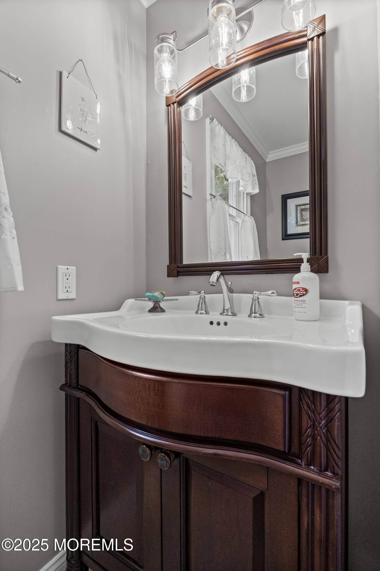 Cream Ridge, New Jersey, 08514, United States, 4 Bedrooms Bedrooms, ,3 BathroomsBathrooms,Residential,For Sale,1904272