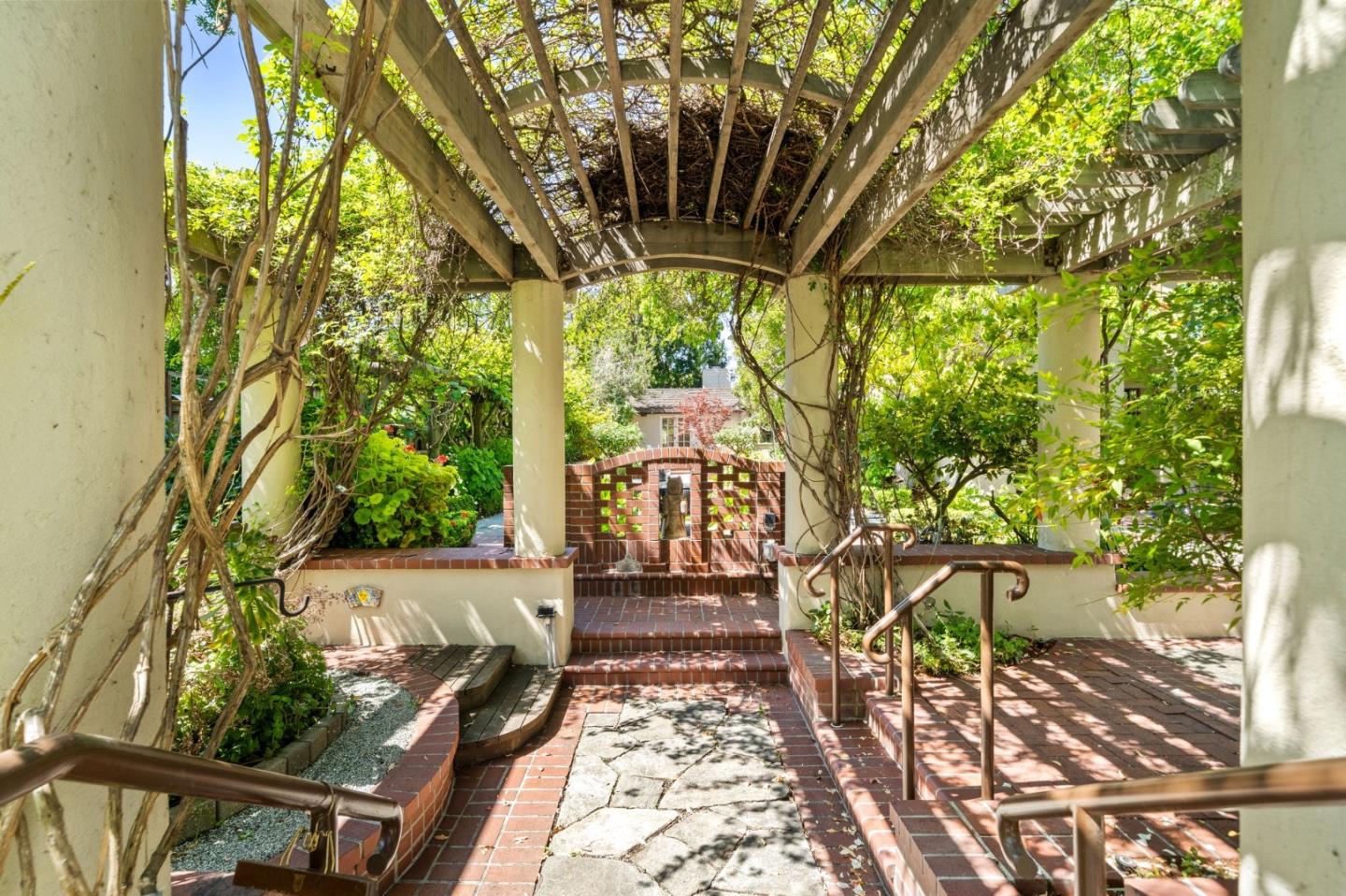 Palo Alto, California, 94301, United States, 4 Bedrooms Bedrooms, ,4 BathroomsBathrooms,Residential,For Sale,1837921