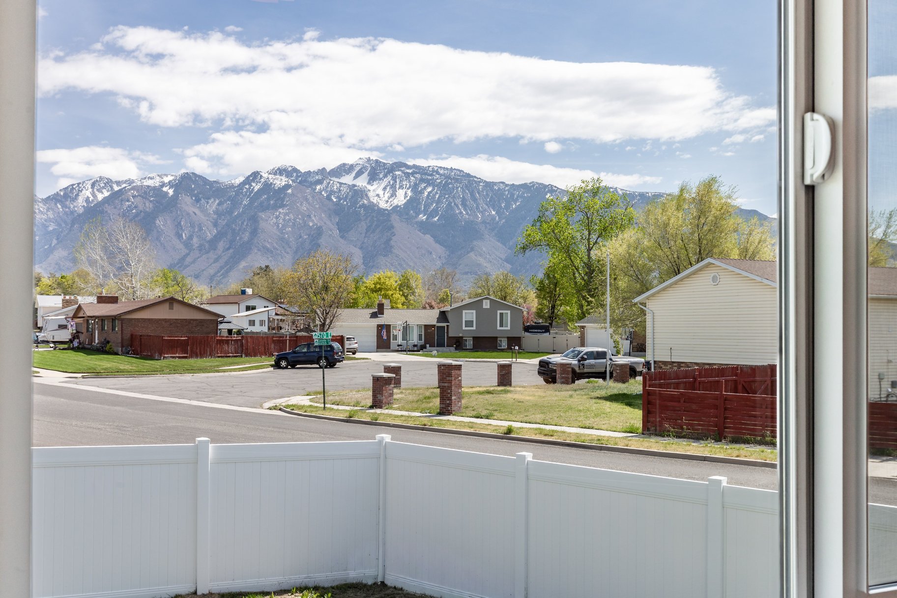  Timeless Split-Entry with Mountain Views - 物件實景