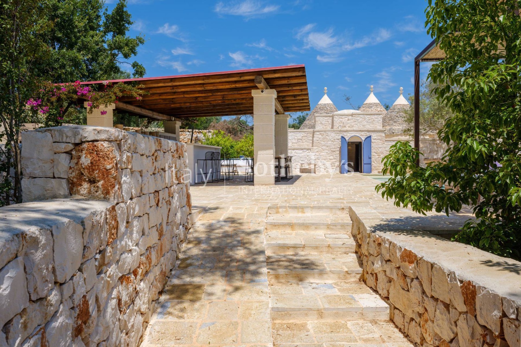  Exclusive complex of trulli with pool surrounded by greenery - 物件實景