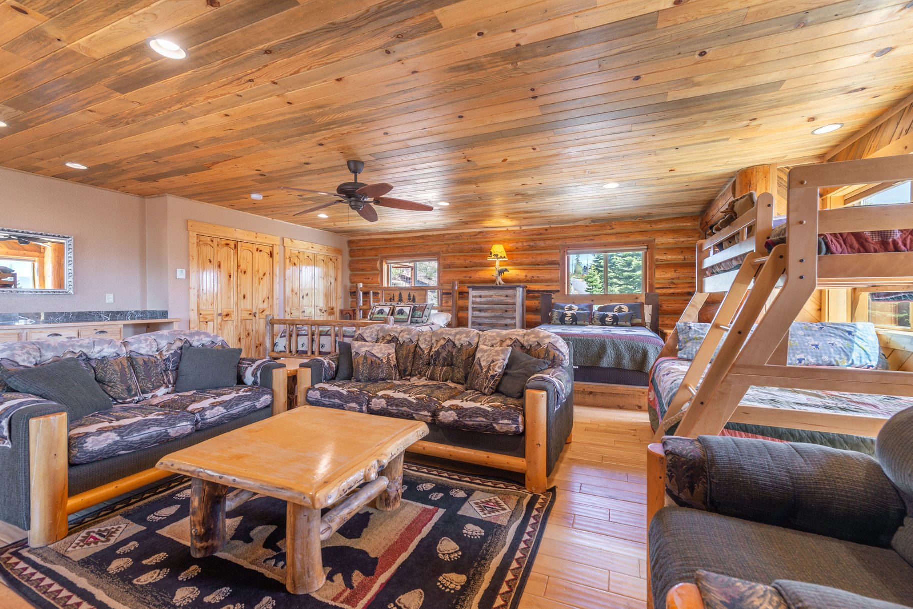  Beautiful Log Home with Carson Range Views from Every Floor - 物件實景