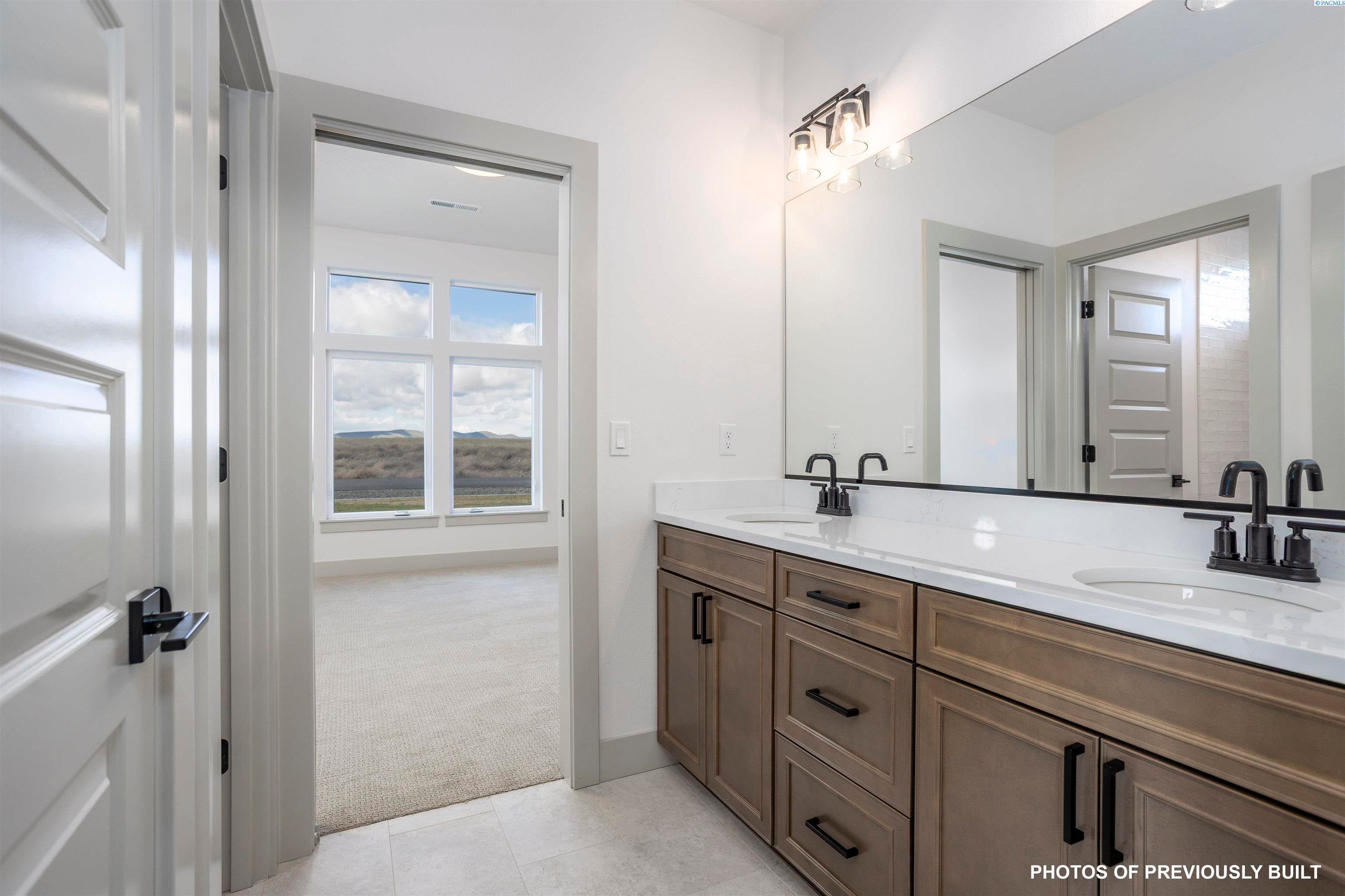 Kennewick, Washington, 99338, United States, 4 Bedrooms Bedrooms, ,3 BathroomsBathrooms,Residential,For Sale,1835478
