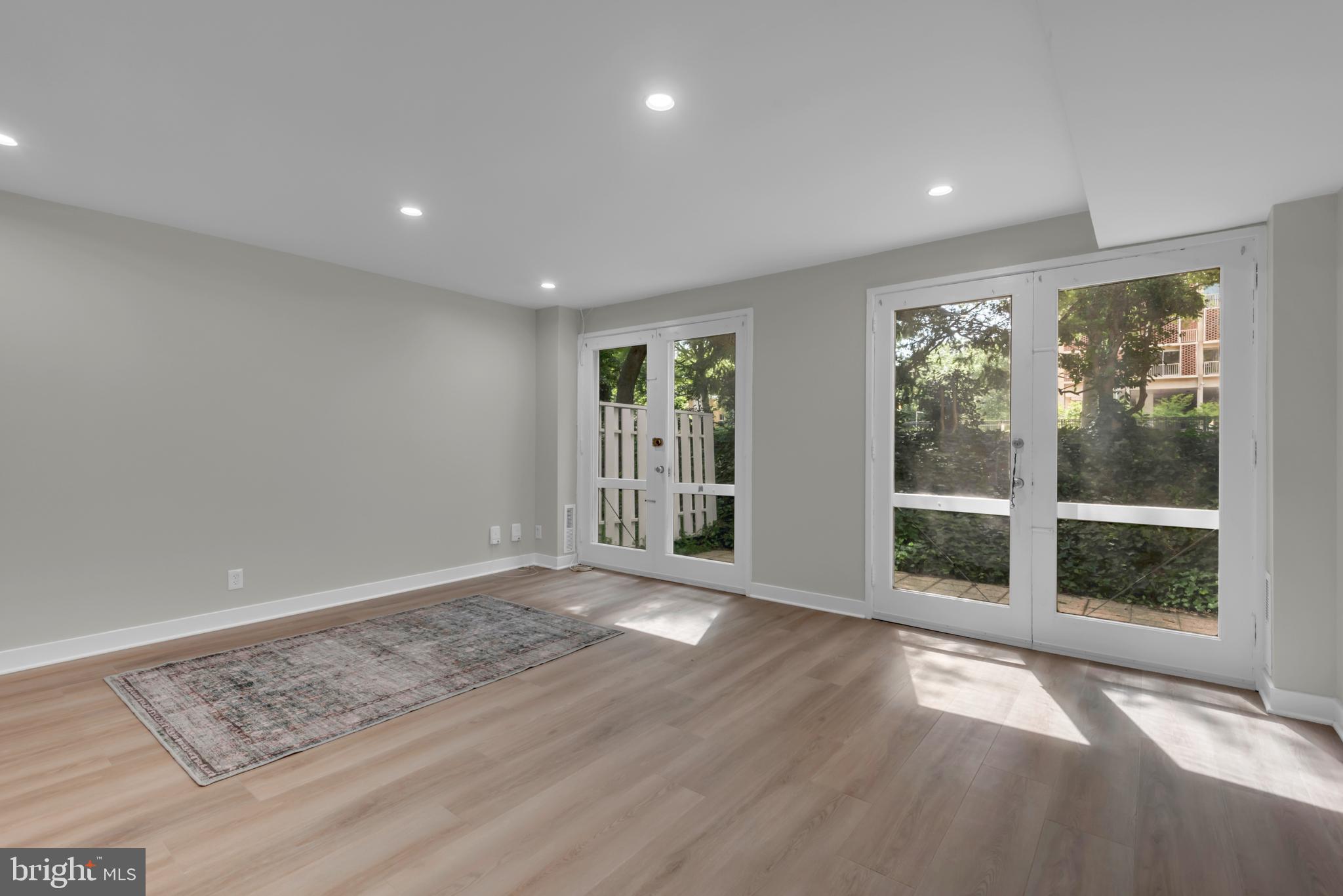 Washington, District of Columbia, 20024, United States, 3 Bedrooms Bedrooms, ,3 BathroomsBathrooms,Residential,For Sale,1943567