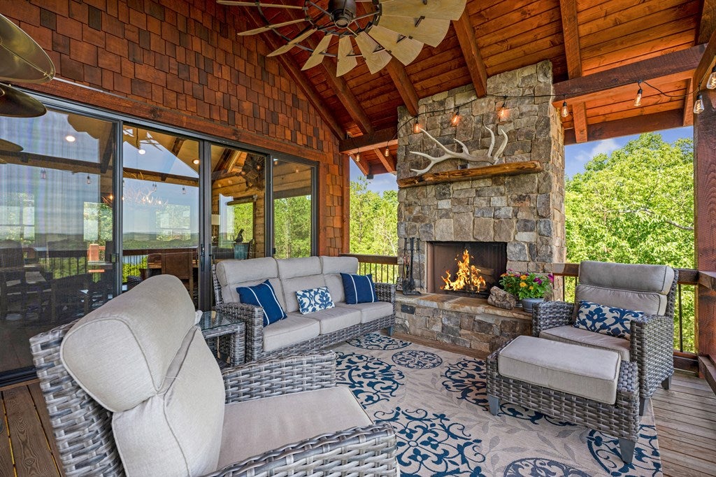 Blue Ridge, Georgia, 30513, United States, 4 Bedrooms Bedrooms, ,4 BathroomsBathrooms,Residential,For Sale,1804354
