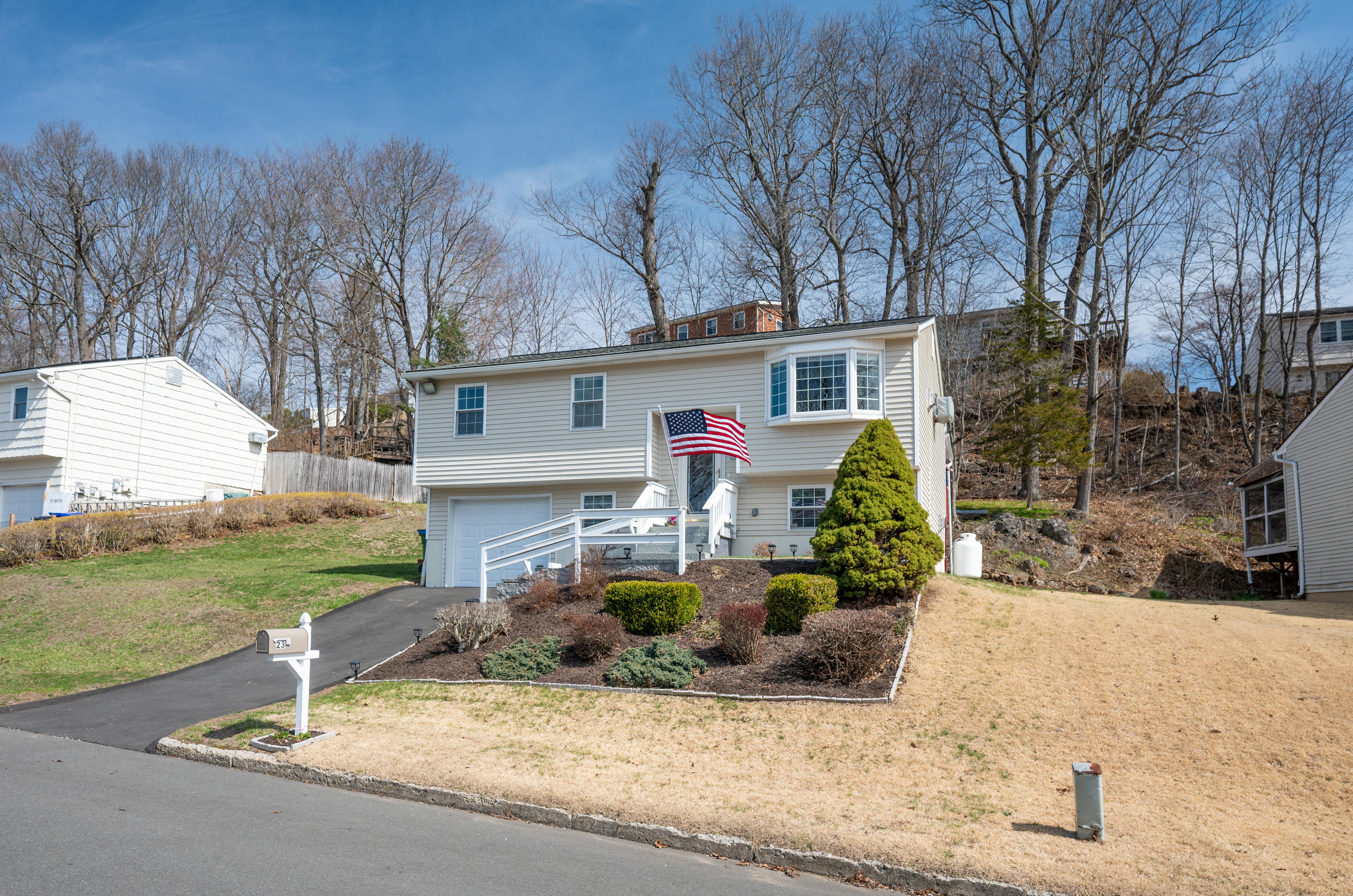  Beautifully Maintained Home - 物件實景