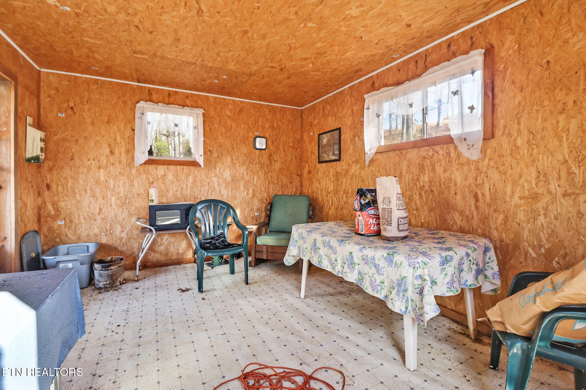 Deer Lodge, Tennessee, 37726, United States, 3 Bedrooms Bedrooms, ,2 BathroomsBathrooms,Residential,For Sale,2006458