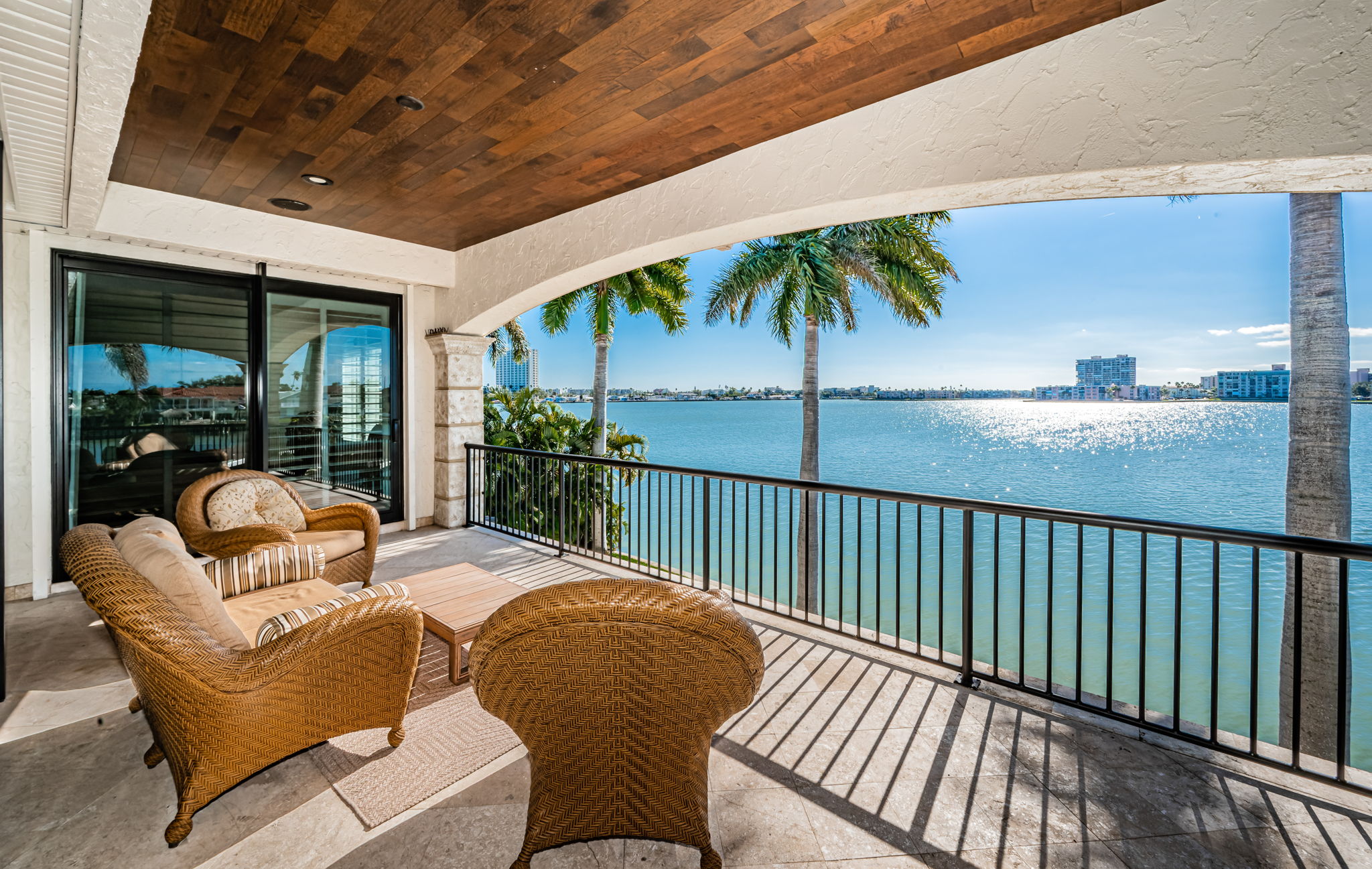 St Petersburg, Florida, 33707, United States, 5 Bedrooms Bedrooms, ,5 BathroomsBathrooms,Residential,For Sale,2007772