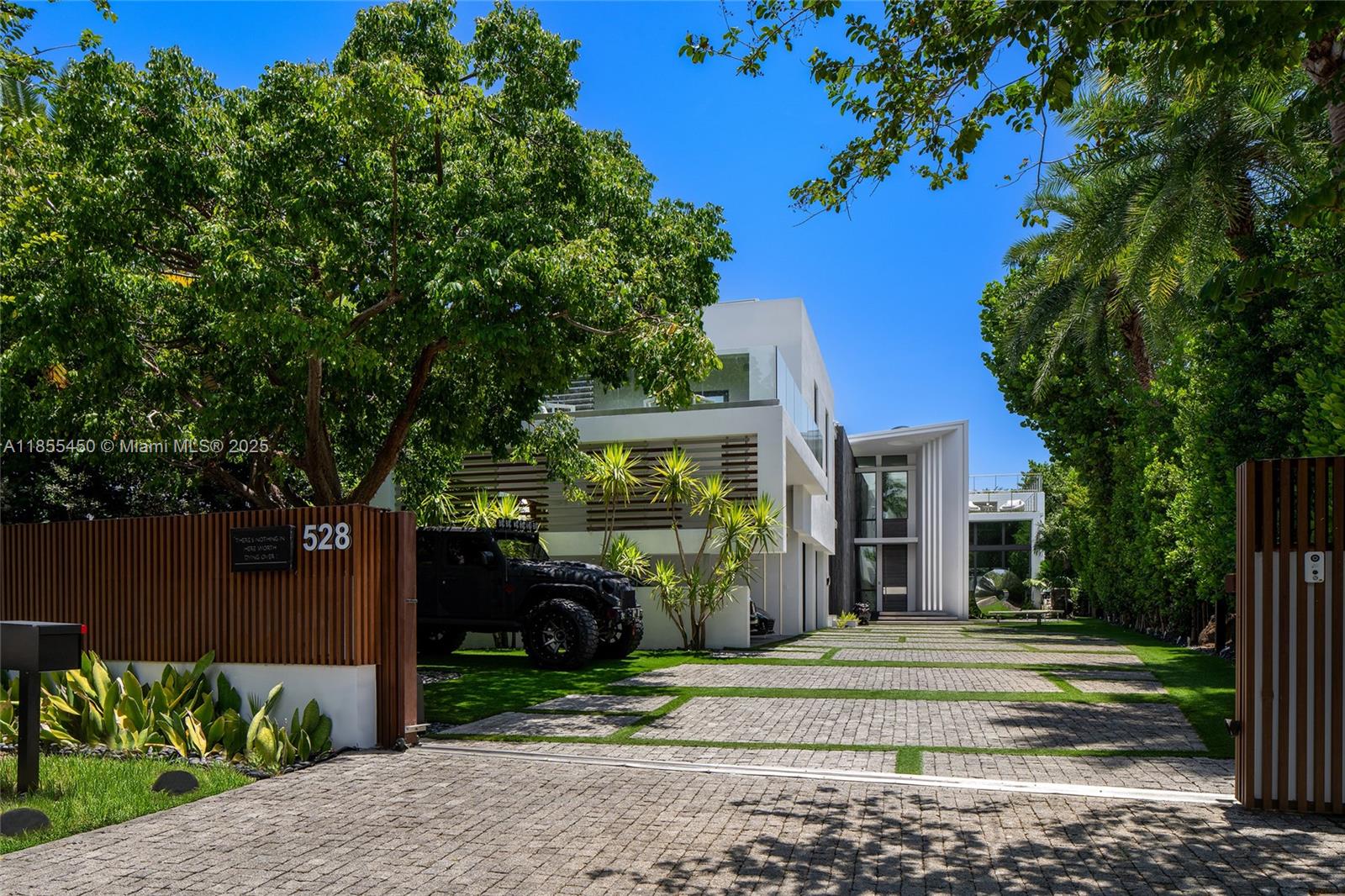 Miami Beach, Florida, 33140, United States, 5 Bedrooms Bedrooms, ,8 BathroomsBathrooms,Residential,For Sale,1918042