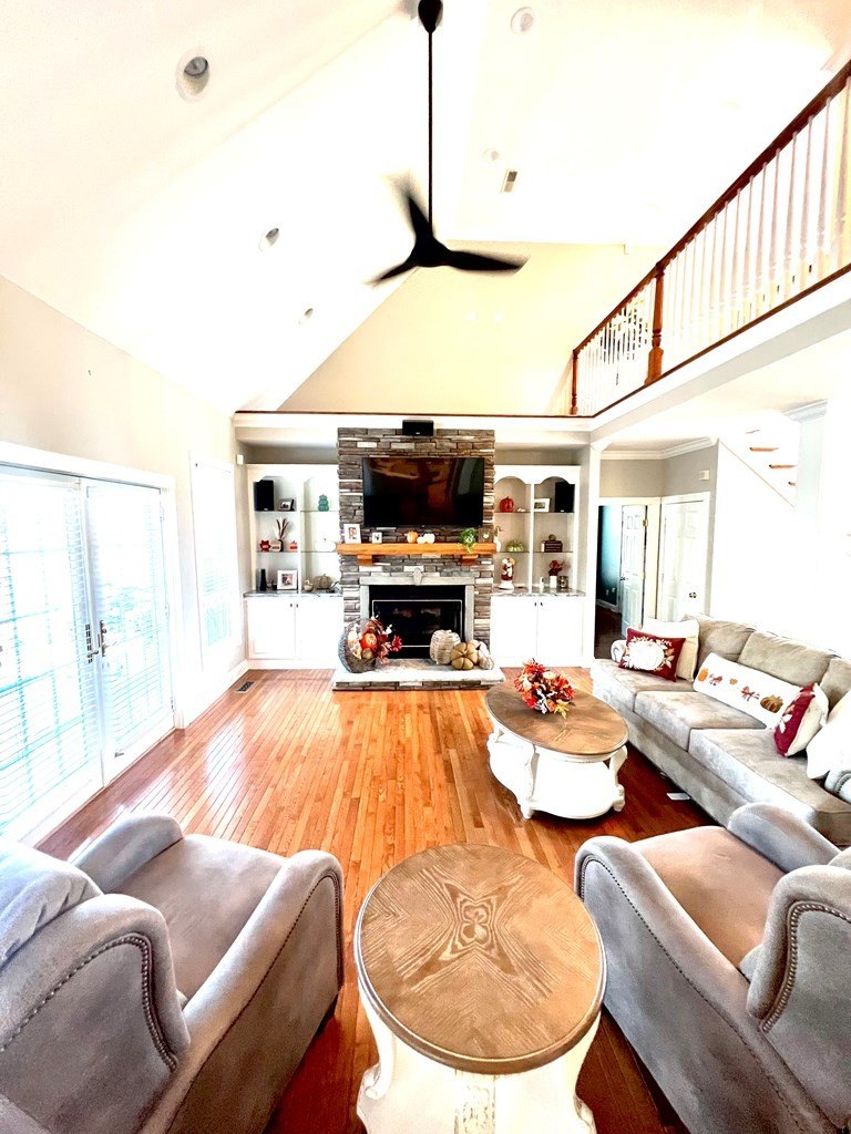 Prestonsburg, Kentucky, 41653, United States, 4 Bedrooms Bedrooms, ,4 BathroomsBathrooms,Residential,For Sale,1978376