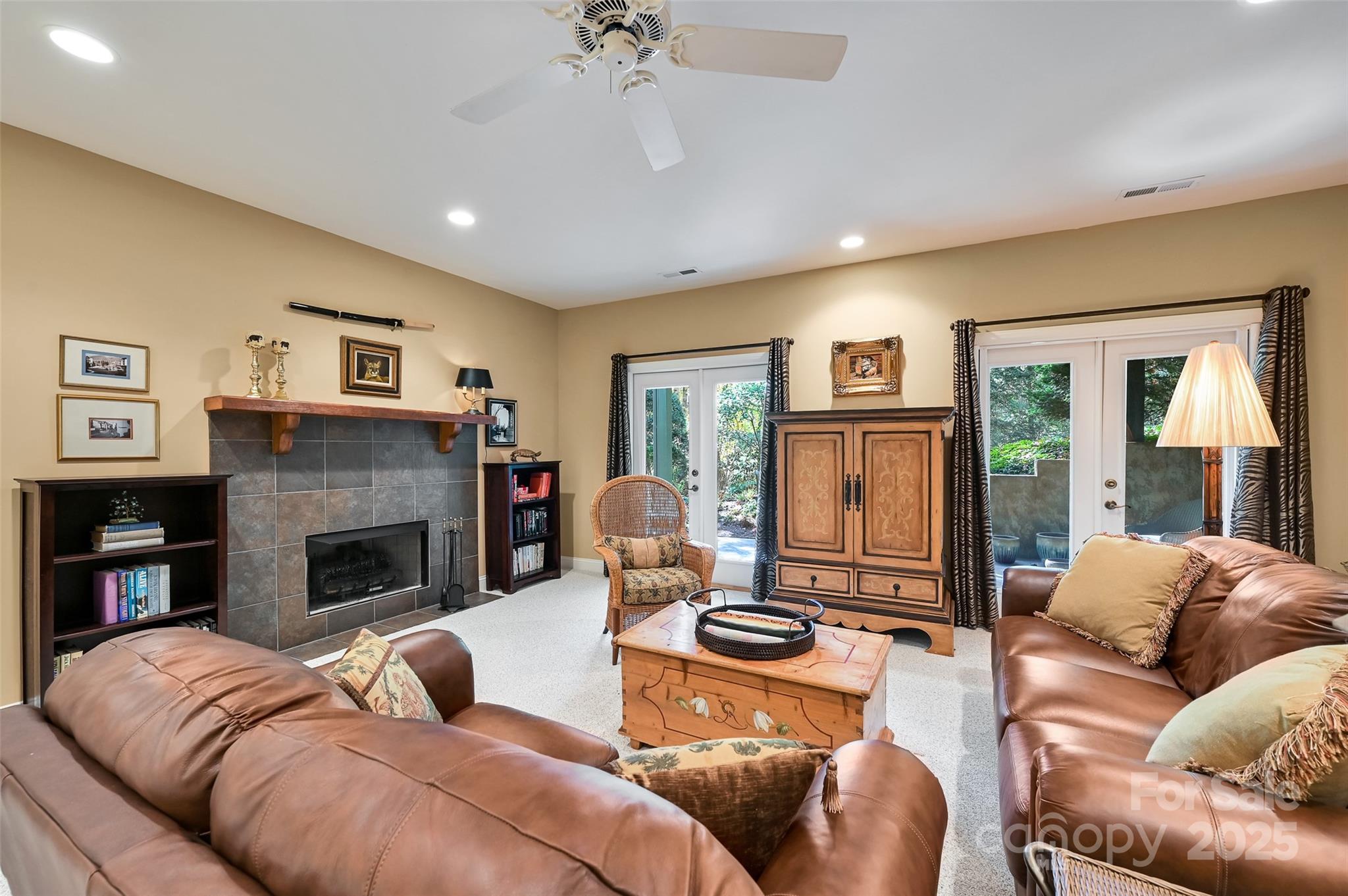 Hendersonville, North Carolina, 28739, United States, 4 Bedrooms Bedrooms, ,3 BathroomsBathrooms,Residential,For Sale,1992050