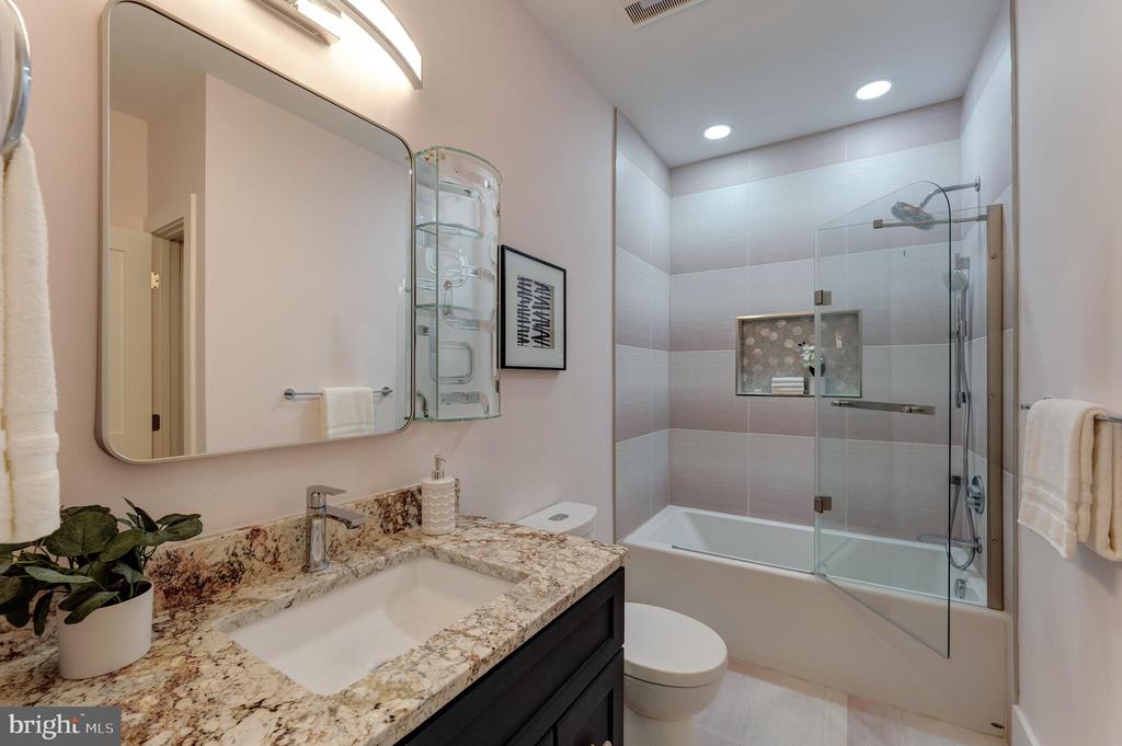 Herndon, Virginia, 20170, United States, 6 Bedrooms Bedrooms, ,6 BathroomsBathrooms,Residential,For Sale,1941281