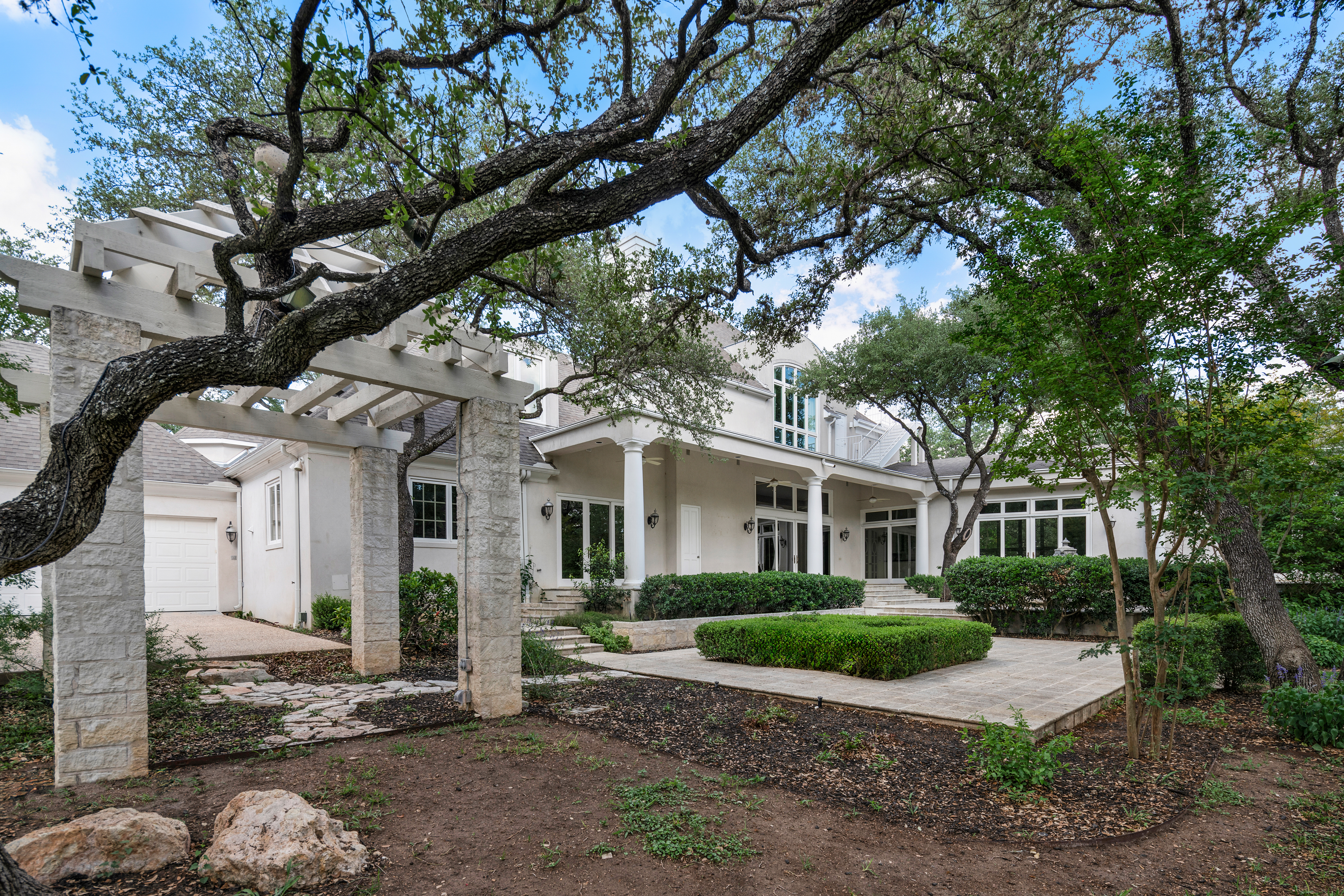  Timeless Estate in the Heart of Hill Country Village - 物件實景