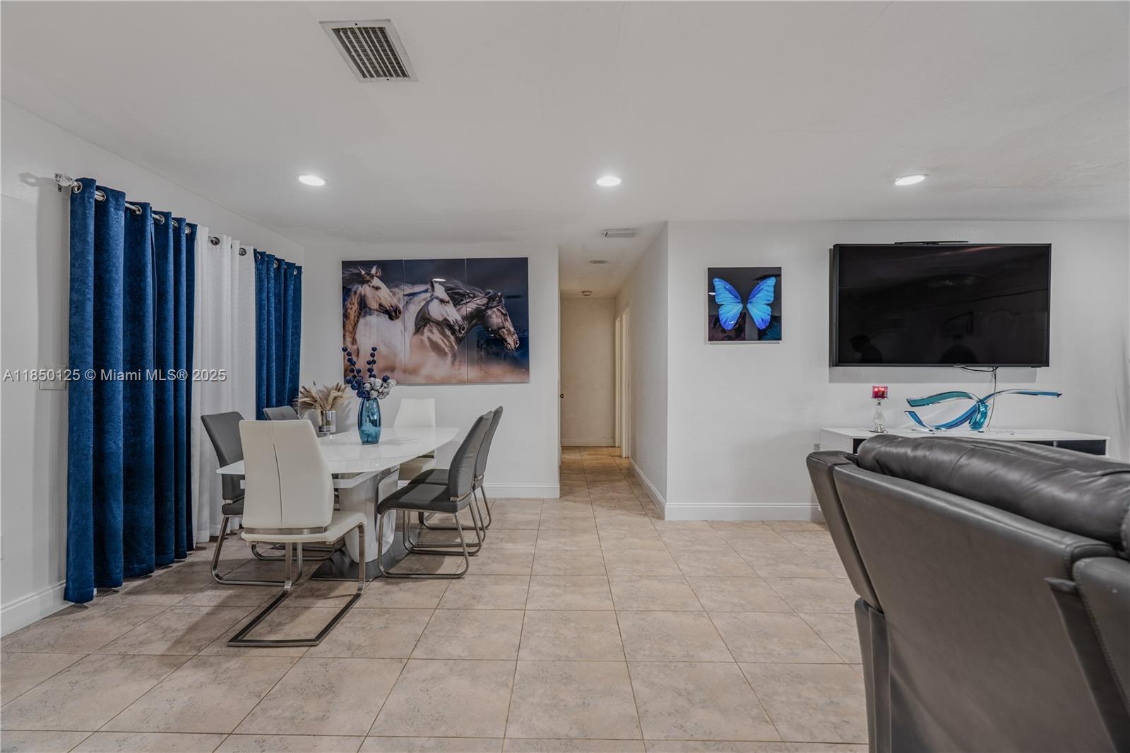 Miami, Florida, 33165, United States, 3 Bedrooms Bedrooms, ,2 BathroomsBathrooms,Residential,For Sale,1906706