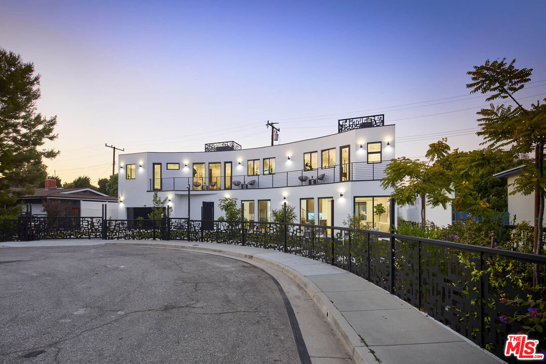 Culver City, California, 90230, United States, 4 Bedrooms Bedrooms, ,7 BathroomsBathrooms,Residential,For Sale,1804248