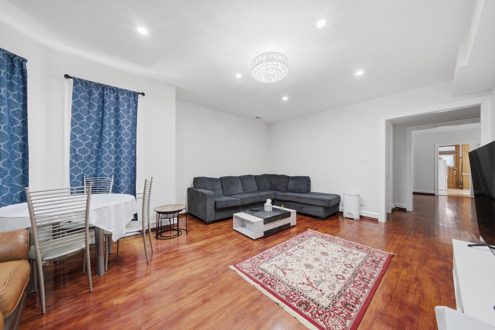 Chicago, Illinois, 60659, United States, 9 Bedrooms Bedrooms, ,Residential,For Sale,2040474