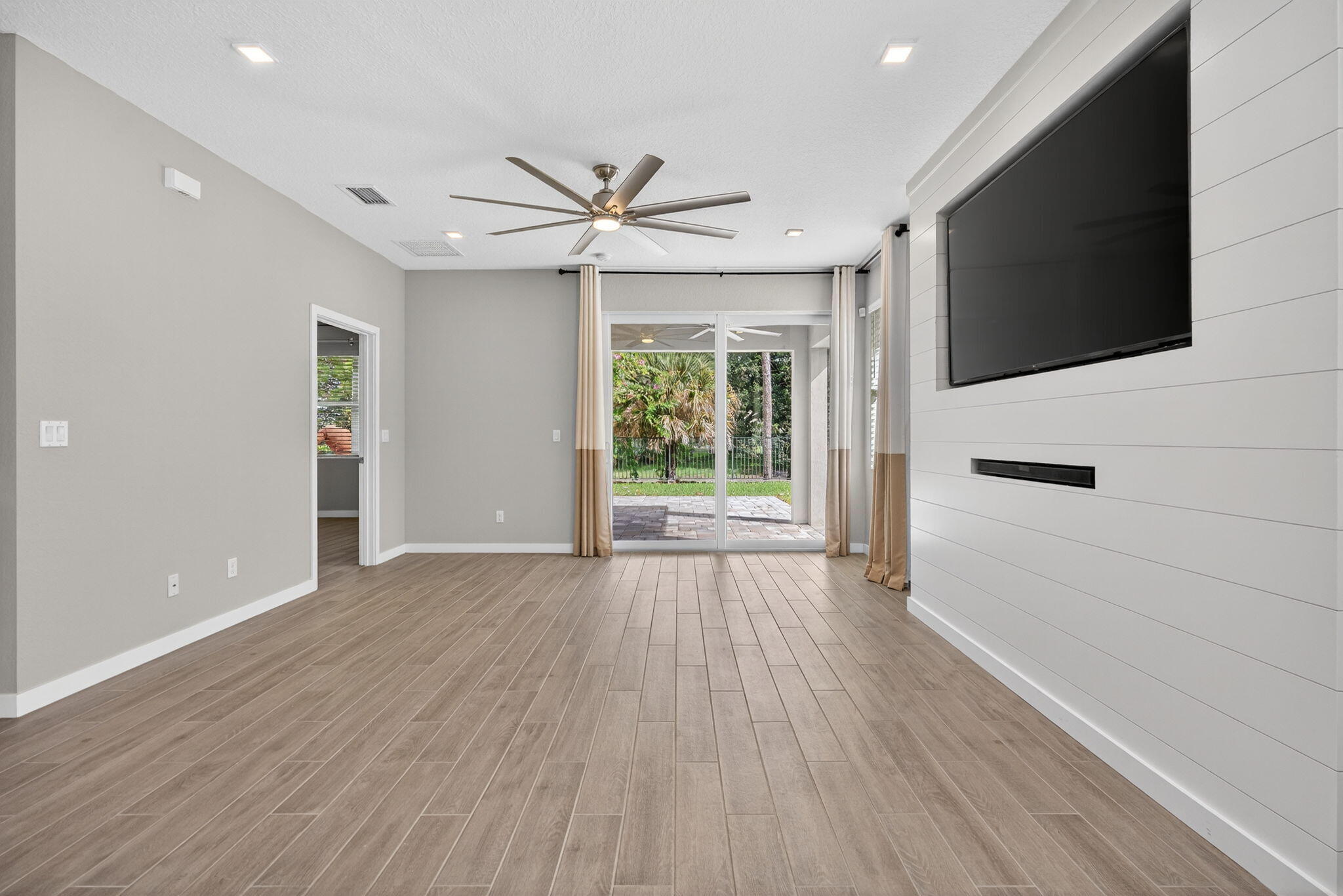 Hobe Sound, Florida, 33455, United States, 2 Bedrooms Bedrooms, ,2 BathroomsBathrooms,Residential,For Sale,2000566