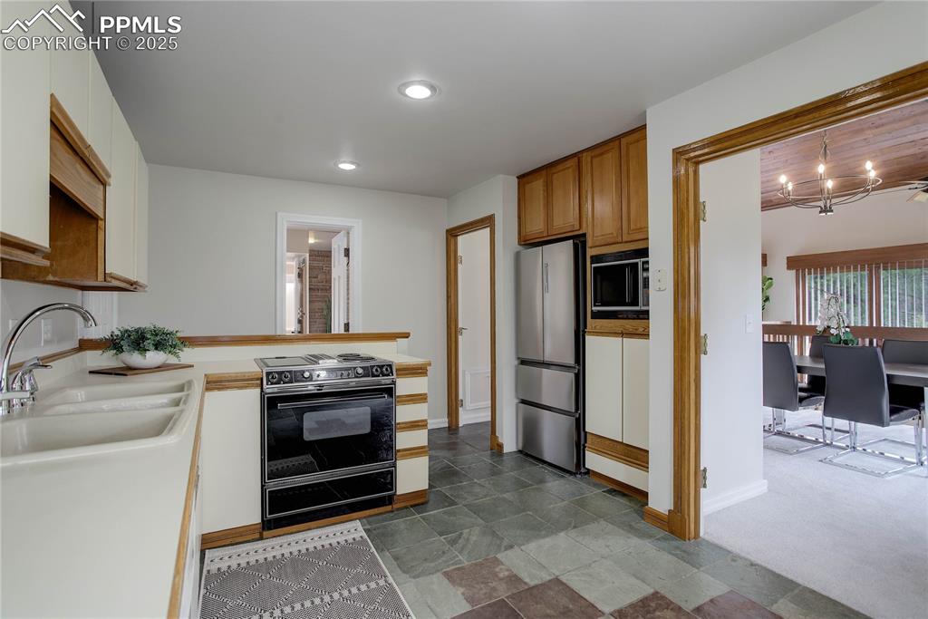 Colorado Springs, Colorado, 80908, United States, 3 Bedrooms Bedrooms, ,1 BathroomBathrooms,Residential,For Sale,1836722