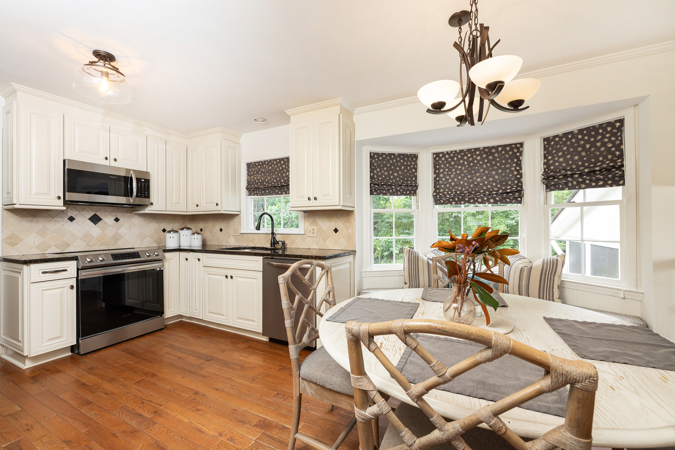  Beautifully Updated Home in Sought-after Arden Woods Neighborhood of Dunwoody - 物件實景