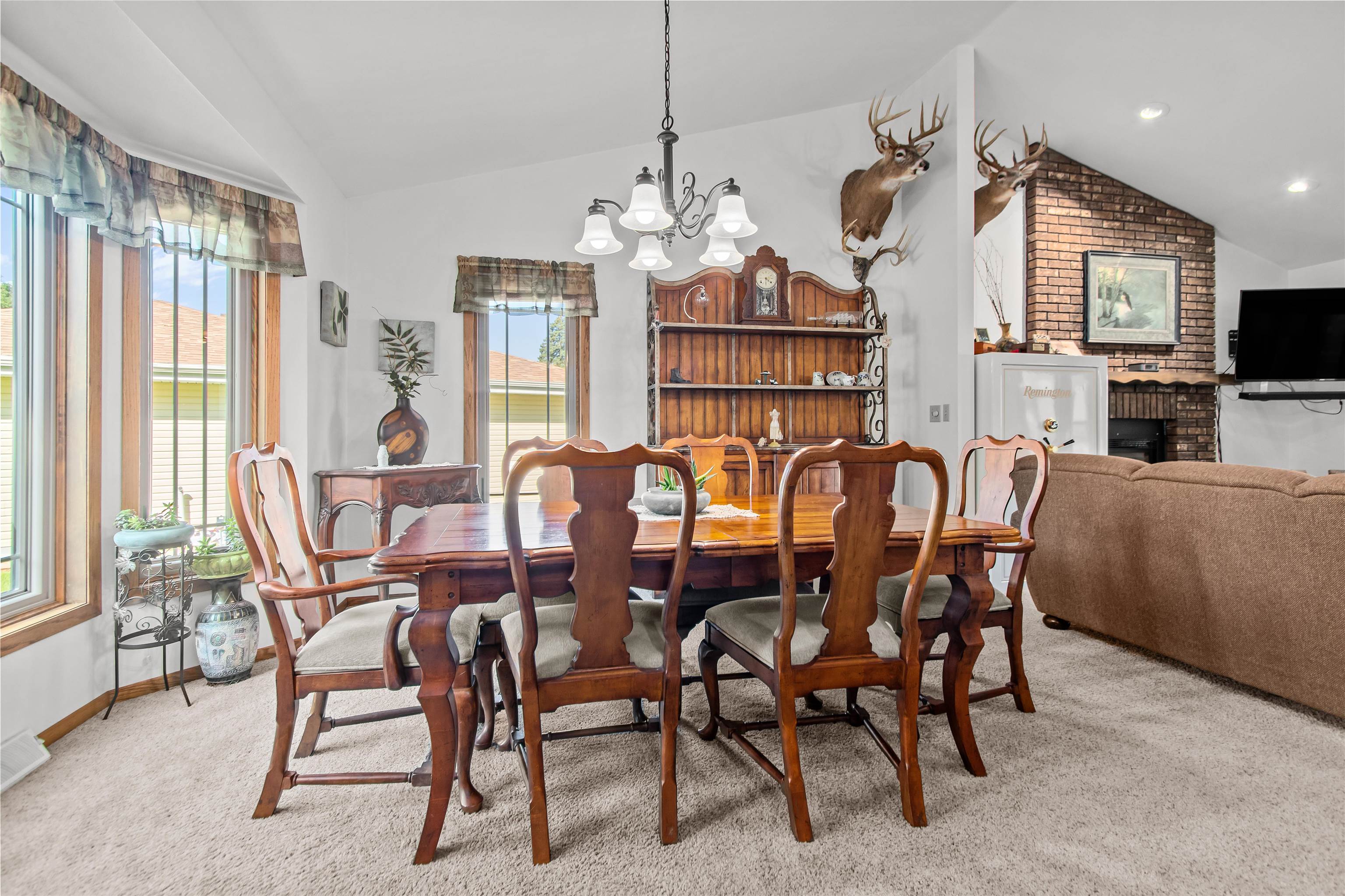 WINNECONNE, Wisconsin, 54986, United States, 2 Bedrooms Bedrooms, ,2 BathroomsBathrooms,Residential,For Sale,1926220