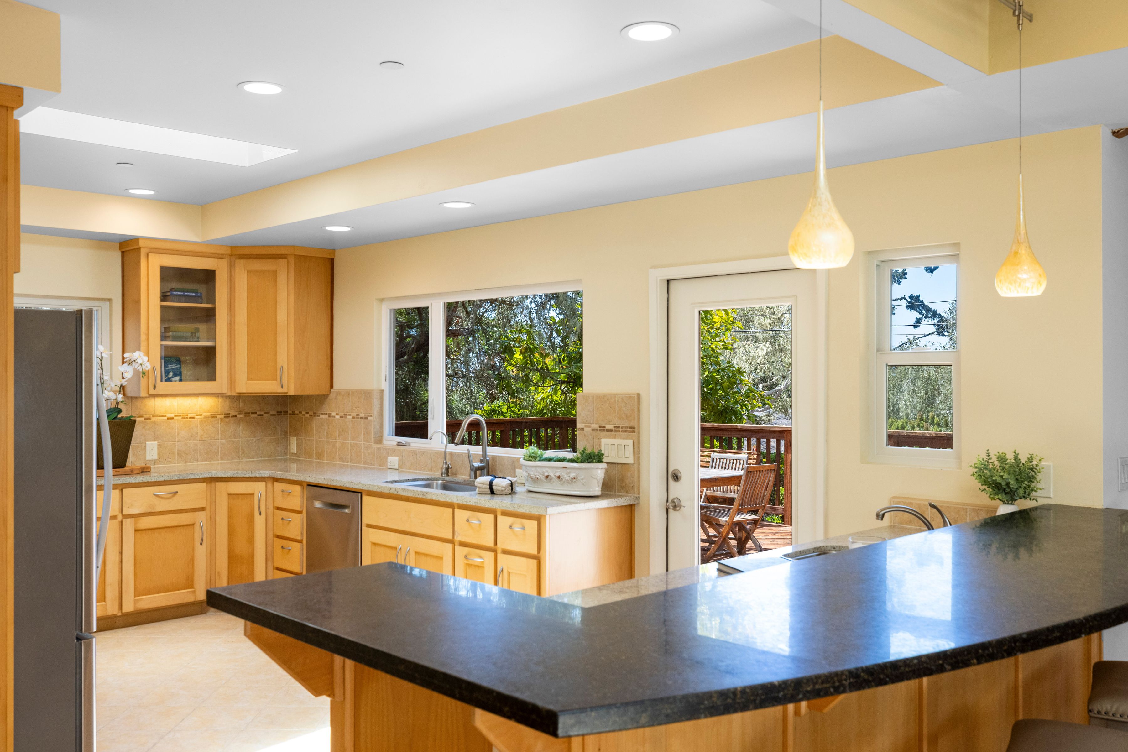  3113 Sloat Road - 物件實景