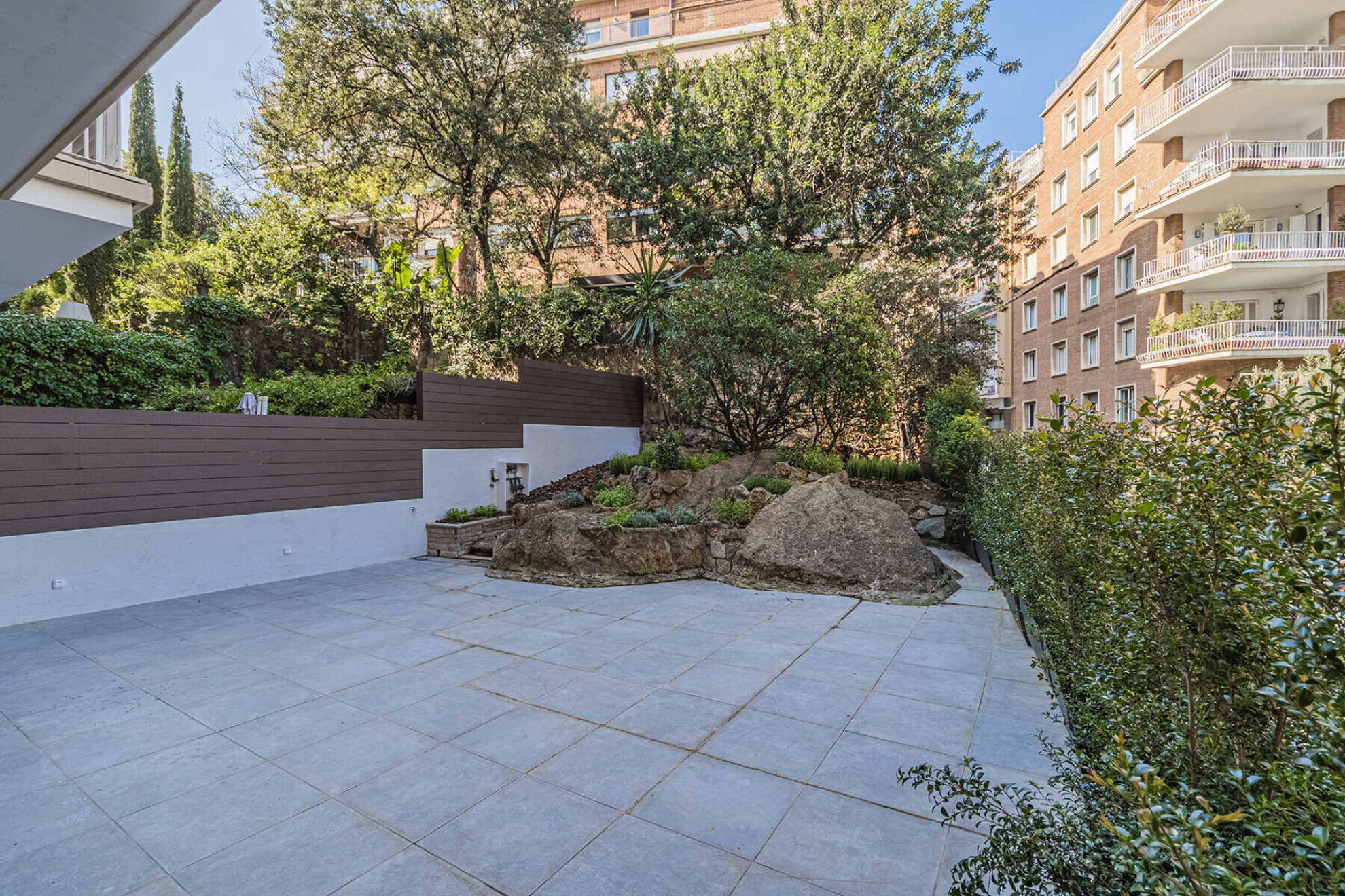  Fantastic renovated apartment with large garden at the living room level - 物件實景