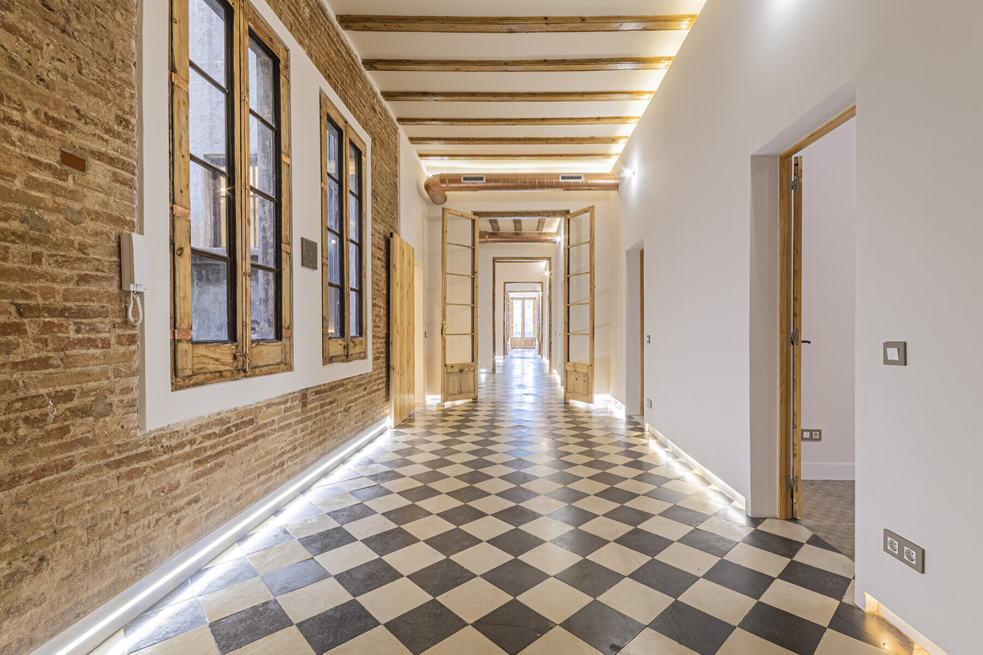  Magnificent, renovated main residence in a historic estate overlooking Port Vell - 物件實景