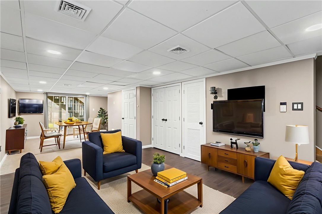 Plum Boro, Pennsylvania, 15239, United States, 4 Bedrooms Bedrooms, ,4 BathroomsBathrooms,Residential,For Sale,2002085