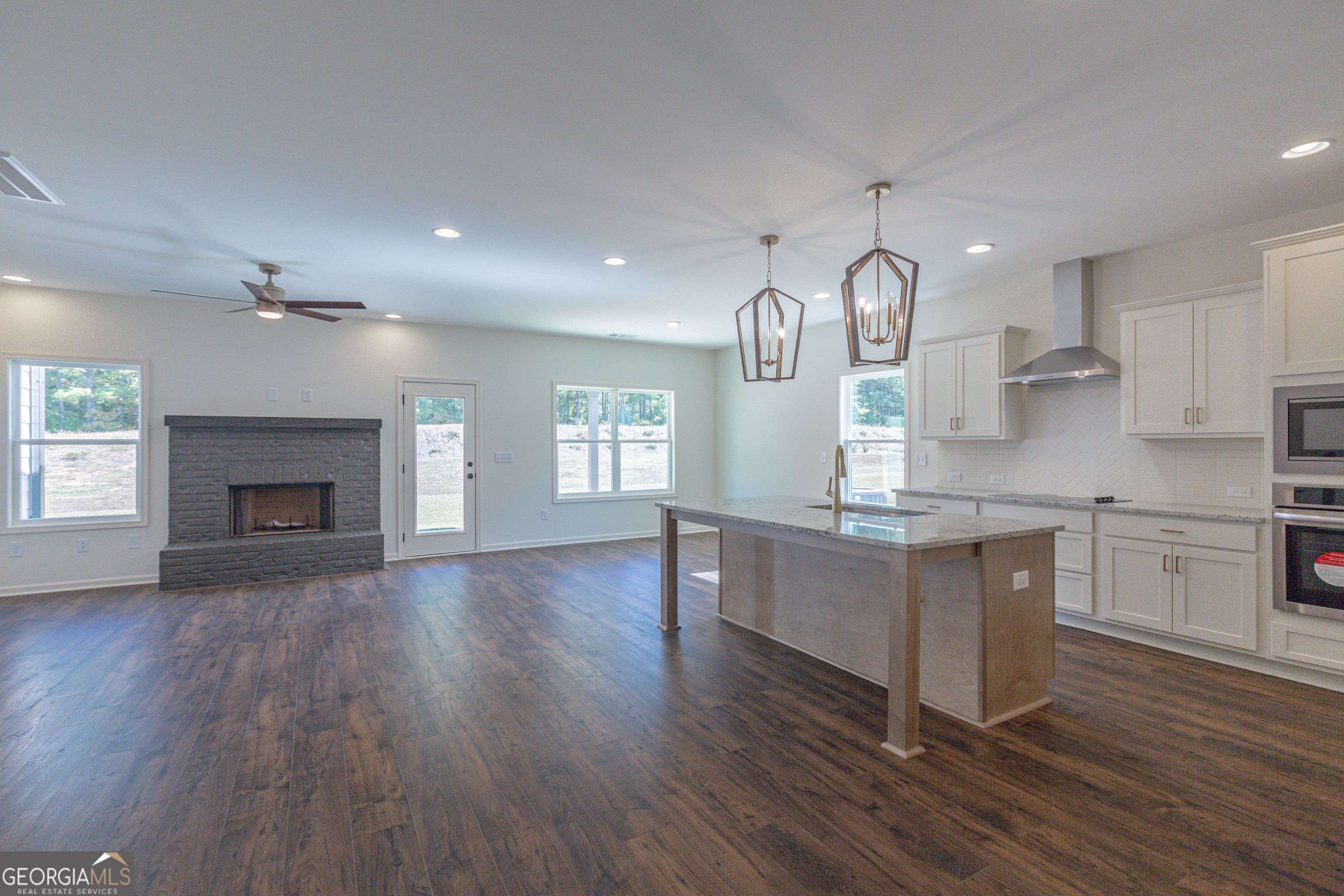 Senoia, Georgia, 30276, United States, 4 Bedrooms Bedrooms, ,3 BathroomsBathrooms,Residential,For Sale,1987897