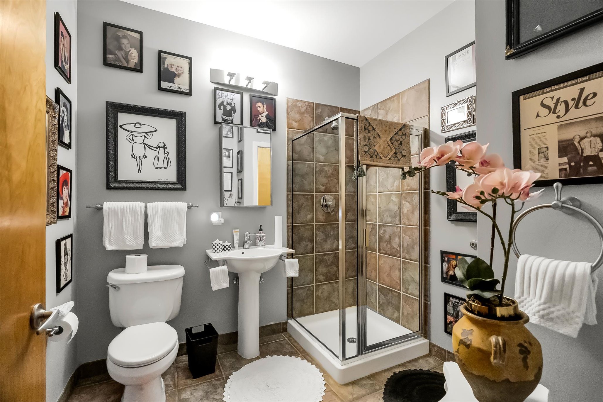  Experience Urban Elegance at Elder Shirt Lofts: A Luxurious Downtown Retreat - 物件實景