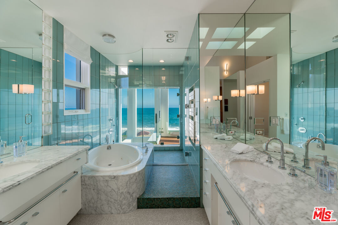 Malibu, California, 90265, United States, 4 Bedrooms Bedrooms, ,6 BathroomsBathrooms,Residential,For Sale,1912115